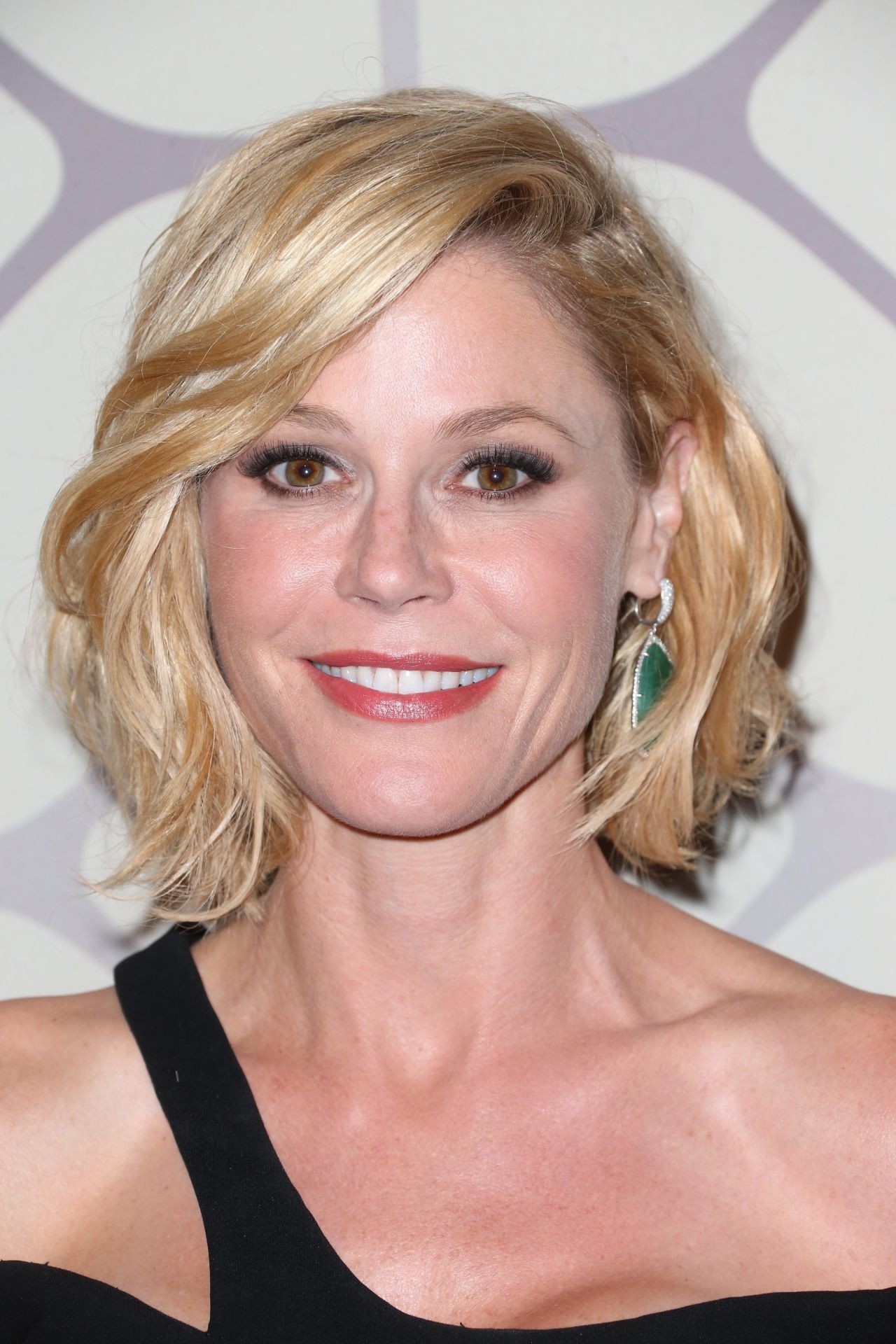 Julie Bowen, Wallpapers, Background, Pictures, 1280x1920 HD Phone