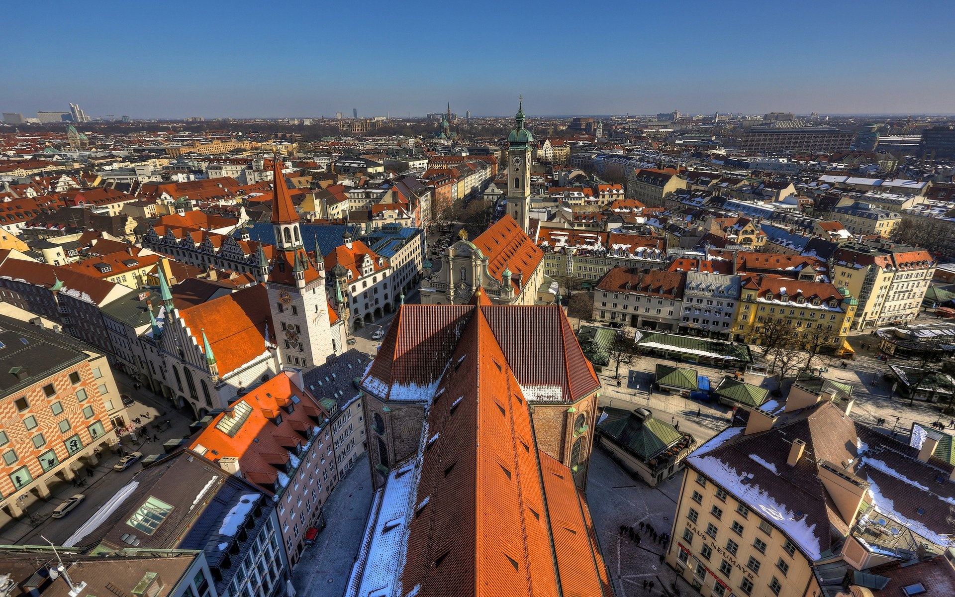 Munich: The city houses many companies, such as BMW, Siemens, MAN, Allianz and MunichRE. 1920x1200 HD Wallpaper.