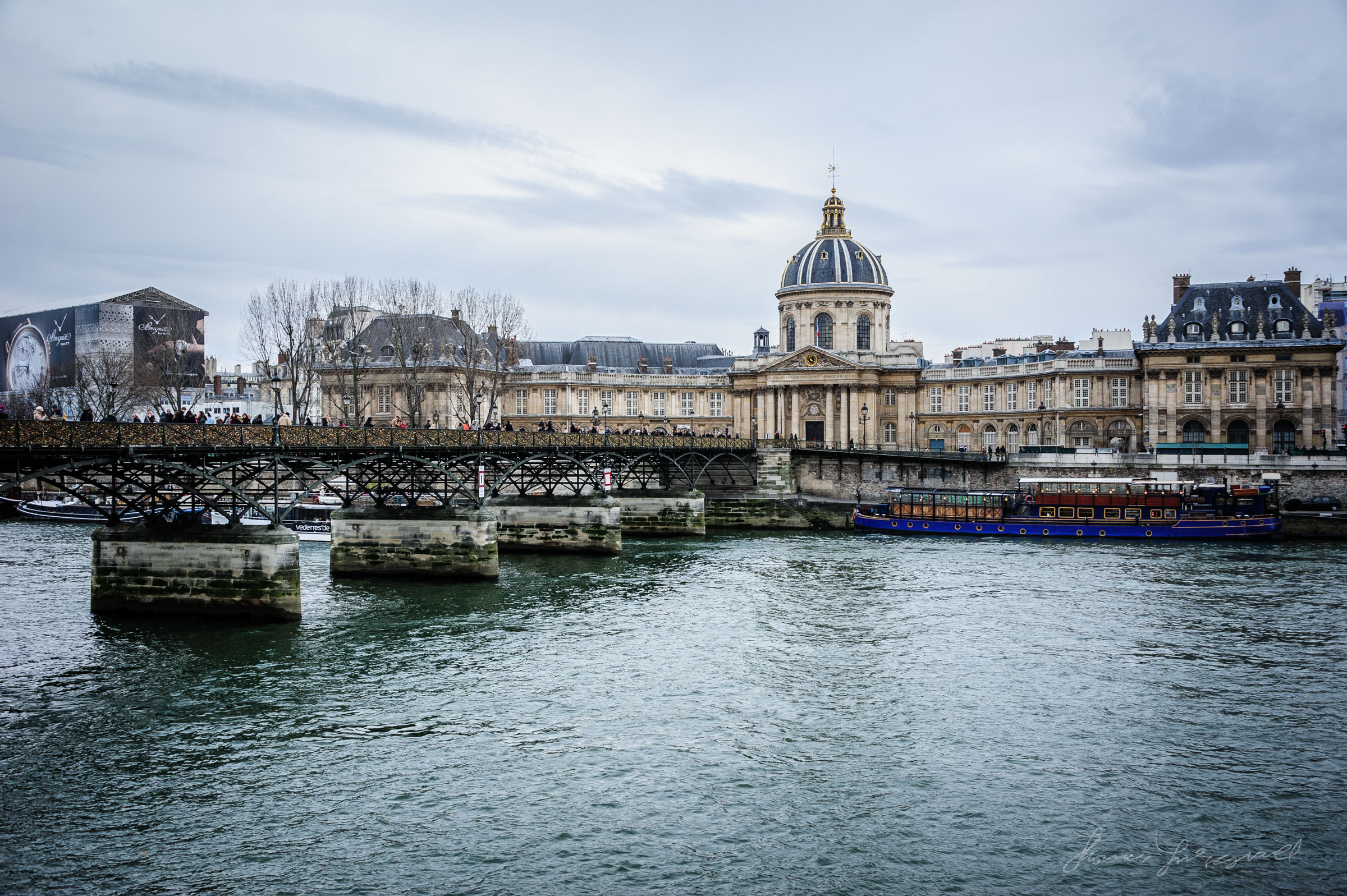 Fesselnder Blick auf die Pariser Skyline von der Lover's Bridge, 2400x1600 HD Desktop