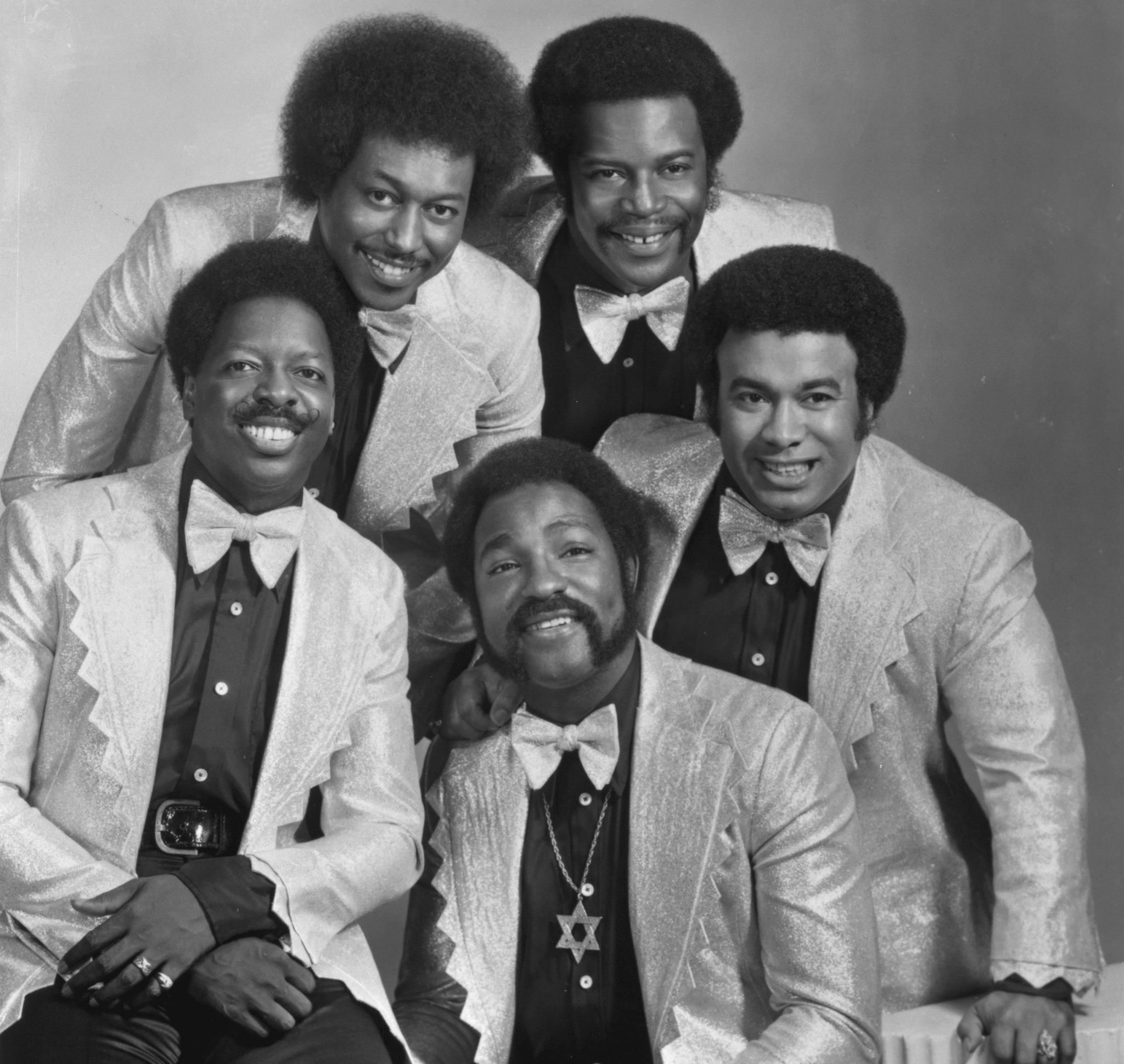 The Spinners band, Soulful music, Bobbie Smith tribute, Legacy of great vocals, 2050x1940 HD Desktop