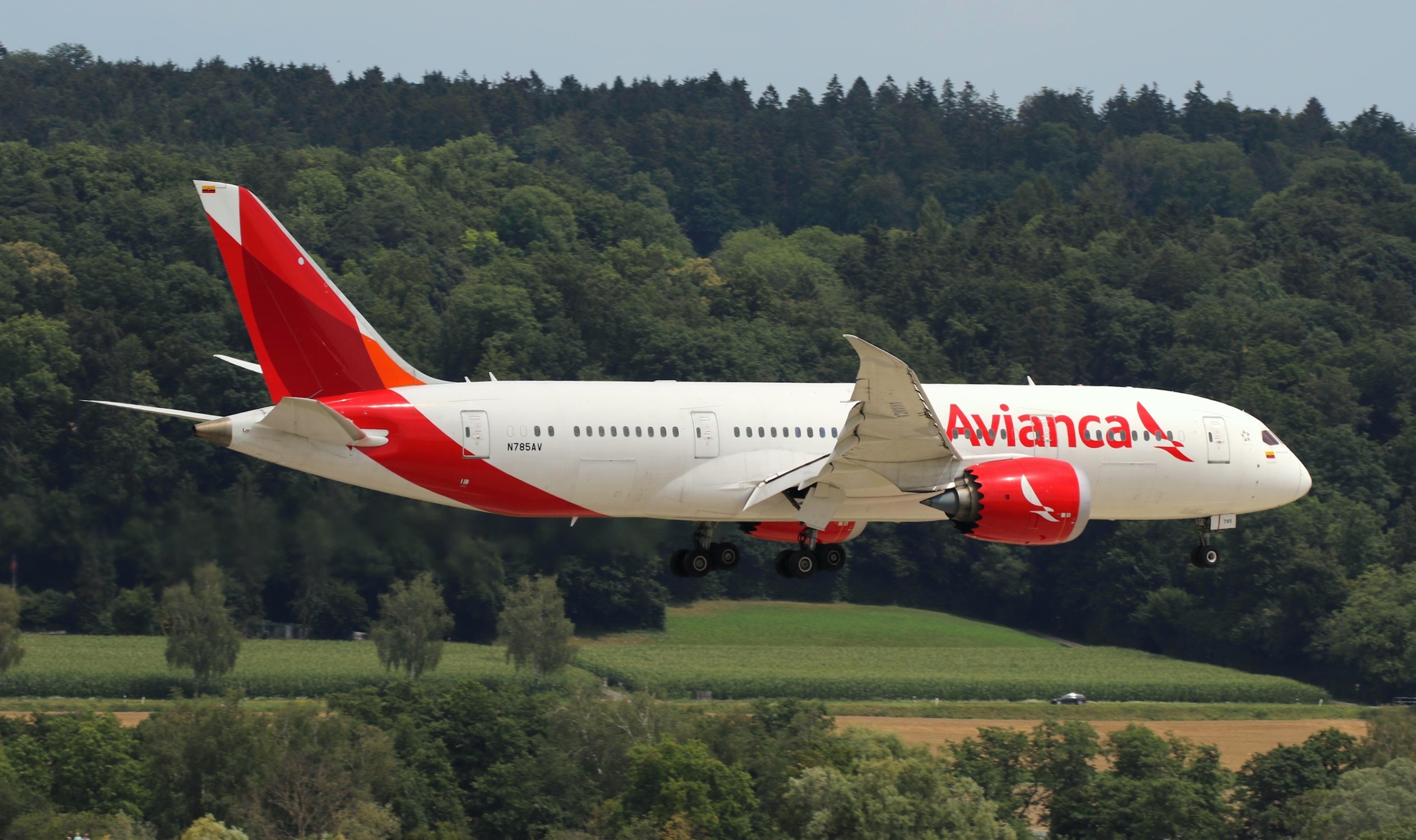 AviancaTaca, Avianca in Zurich, Sky news, 2560x1520 HD Desktop