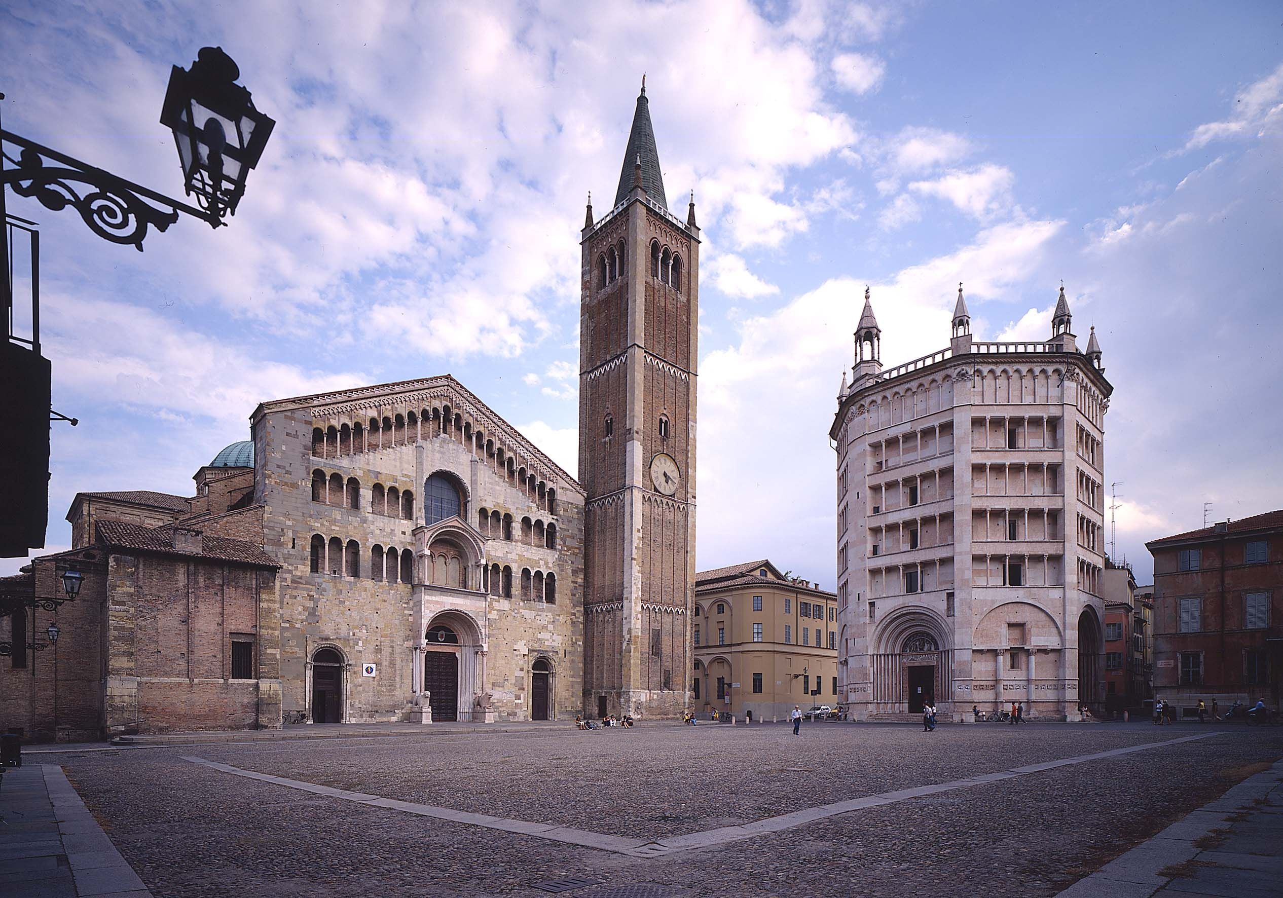 Duomo e Battistero, Parma, Emilia Romagna, 2540x1780 HD Desktop