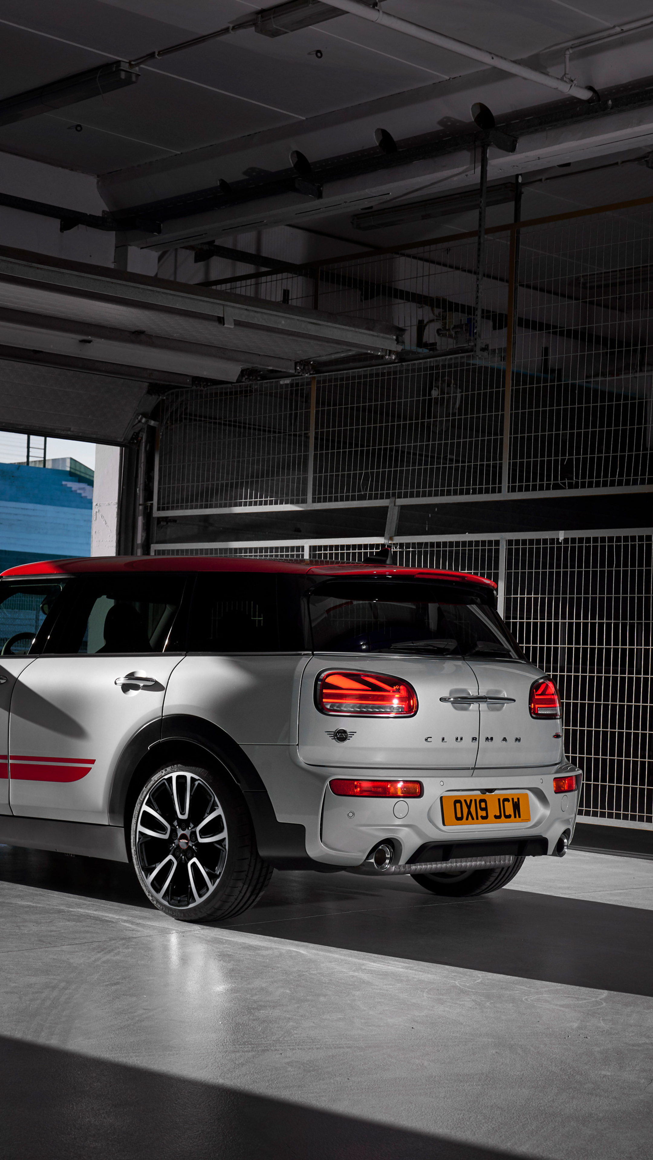 MINI Clubman, Sporty sophistication, Iconic British design, Dynamic driving experience, 2160x3840 4K Handy