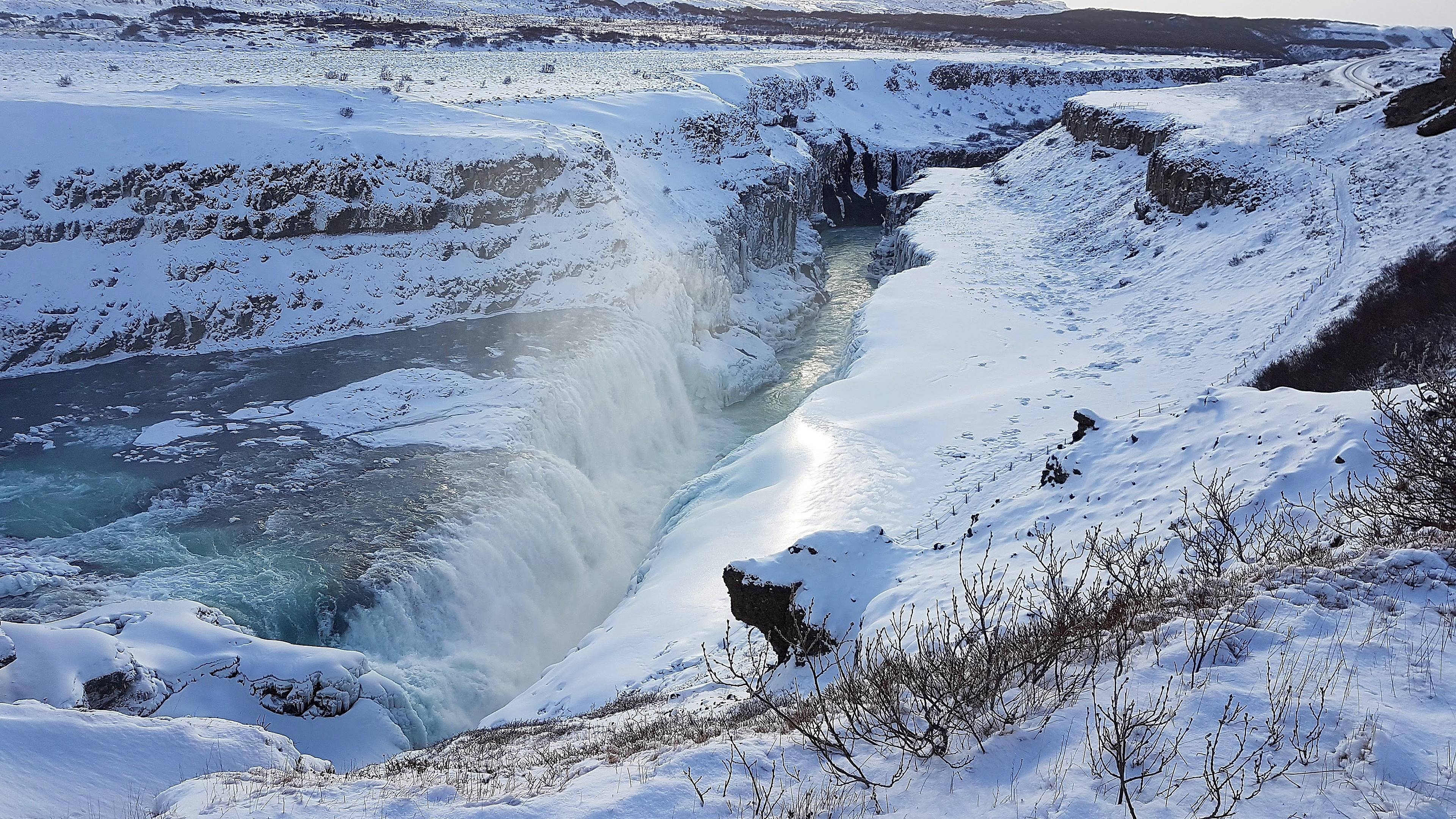 Winterhintergrund des Gullfoss-Wasserfalls, 3840x2160 4K Desktop
