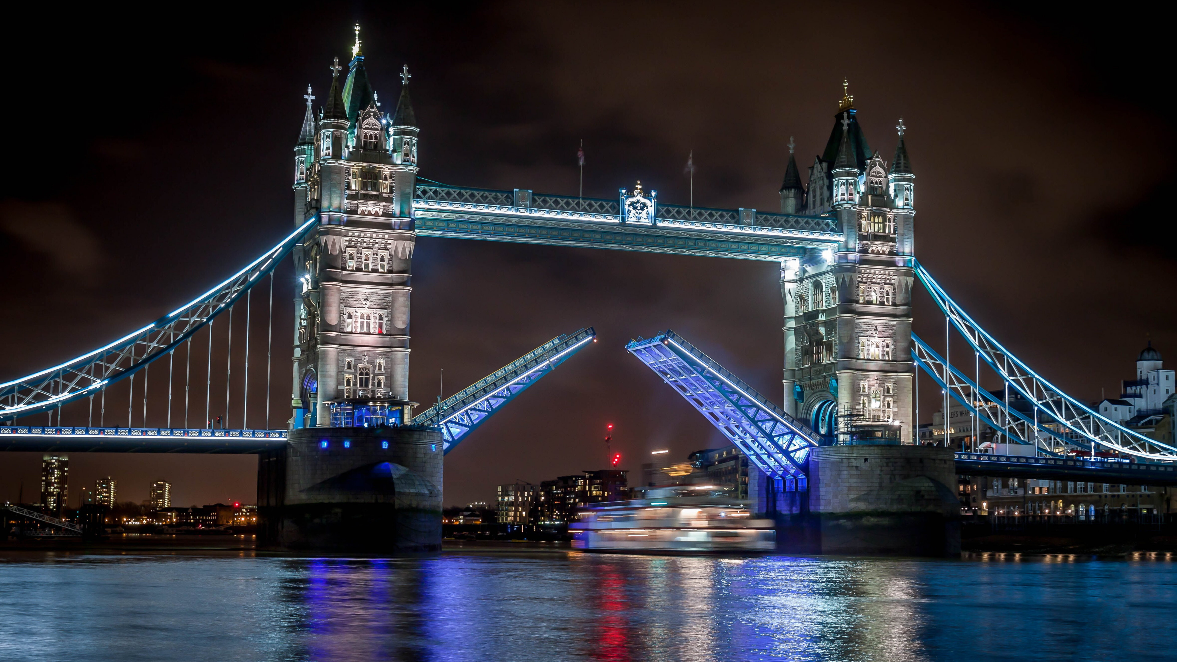 Tower Bridge: The highest-ever number of bridge lifts in one day was 64. 3840x2160 4K Wallpaper.