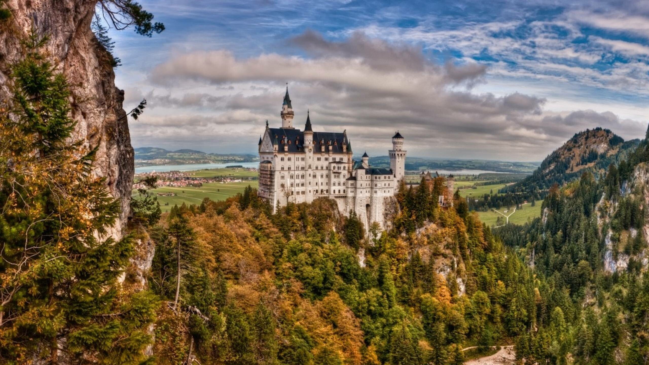 Neuschwanstein Castle: Majestic and monumental palace, Ludwig II. 2560x1440 HD Background.