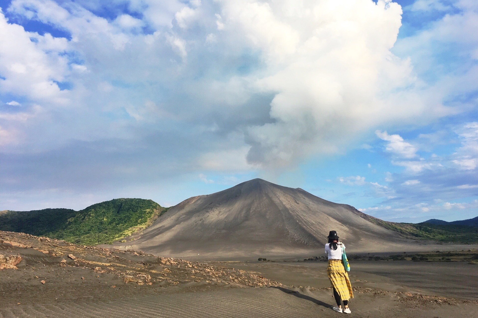 Yasur Volcano, Volcanic attraction, Adventurous reviews, Stunning landscapes, 1920x1280 HD Desktop