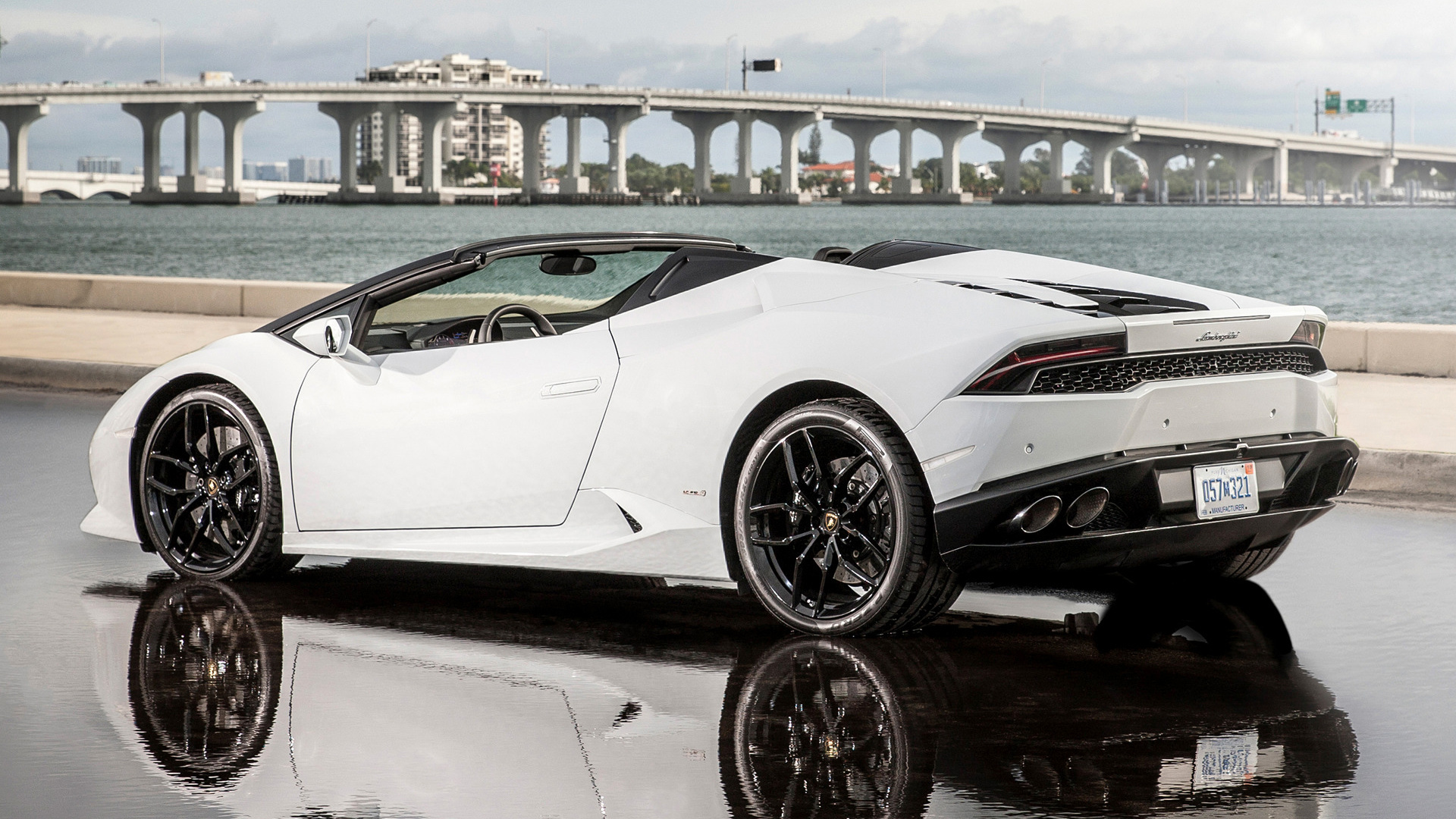 2015 Lamborghini Huracan, Sleek convertible, Luxurious interior, Speed demon, 1920x1080 Full HD Desktop