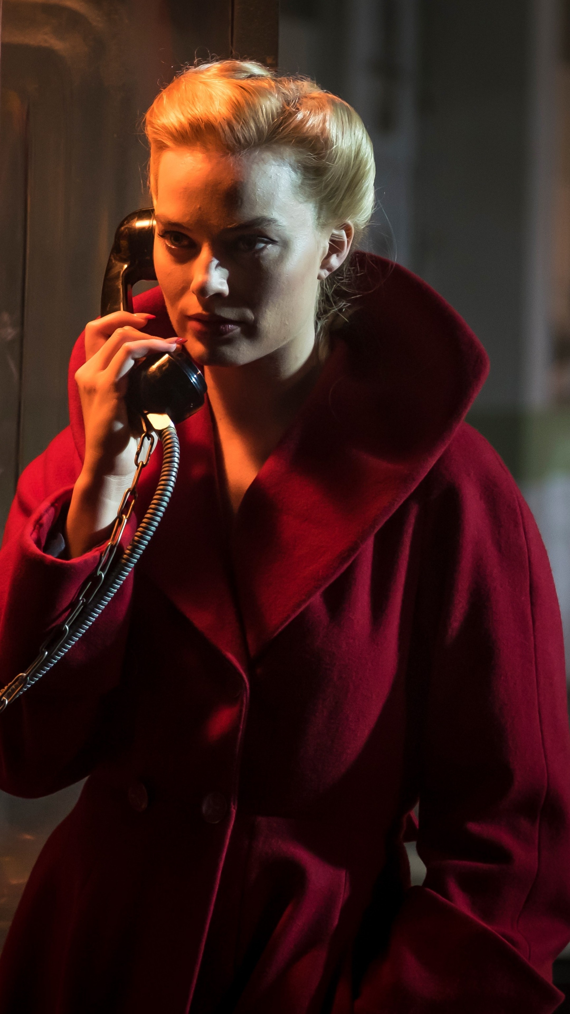 Margot Robbie: Annie, Terminal, A 2018 neo-noir thriller film written and directed by Vaughn Stein. 2160x3840 4K Background.