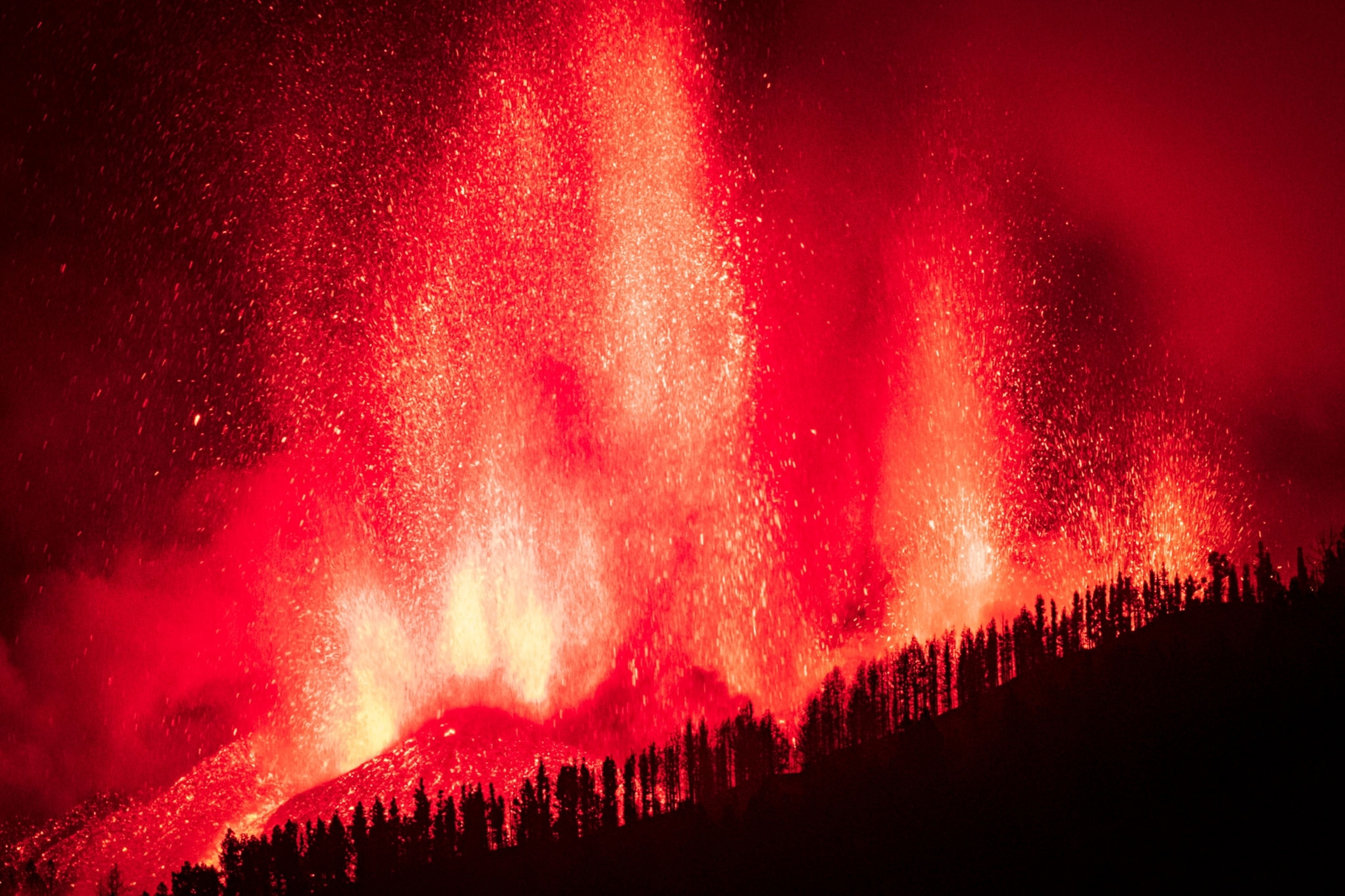 Canary Islands volcano, 50 years dormancy, Roaring back to life, Travel attraction, 3080x2050 HD Desktop