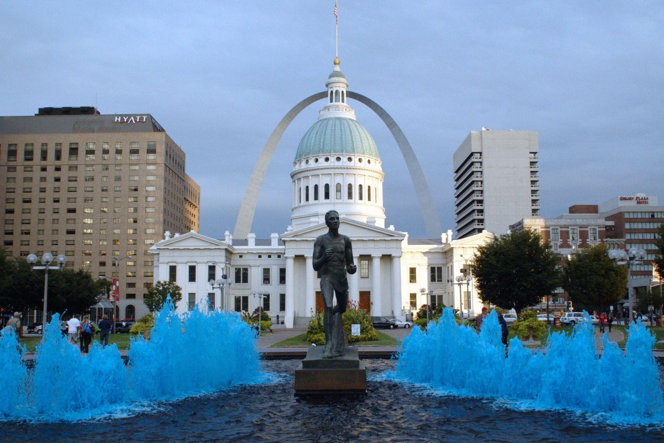 Gateway Arch, City monument, Fountain backdrop, St. Louis building, 2220x1480 HD Desktop