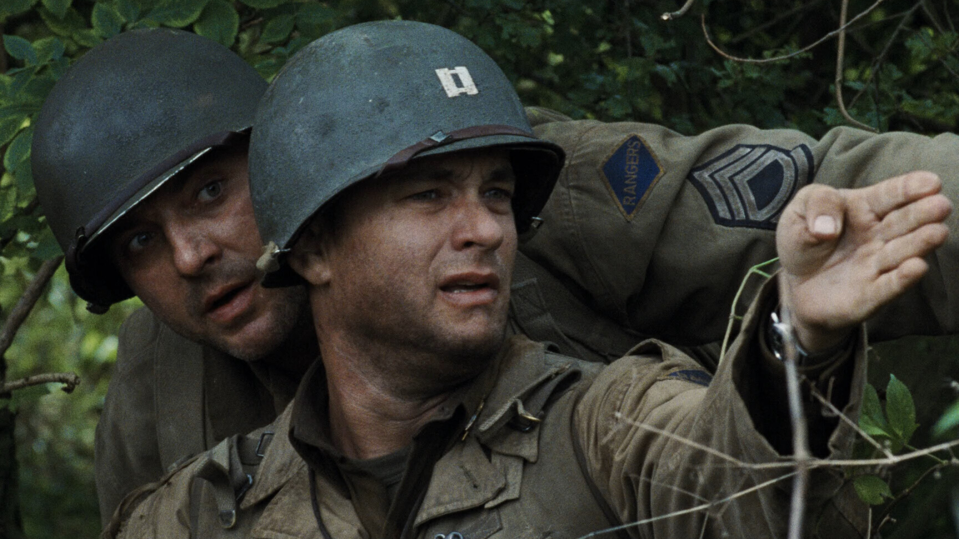 Saving Private Ryan: Tom Hanks as Captain John H. Miller, Tom Sizemore as Technical Sergeant Mike Horvath. 1920x1080 Full HD Wallpaper.