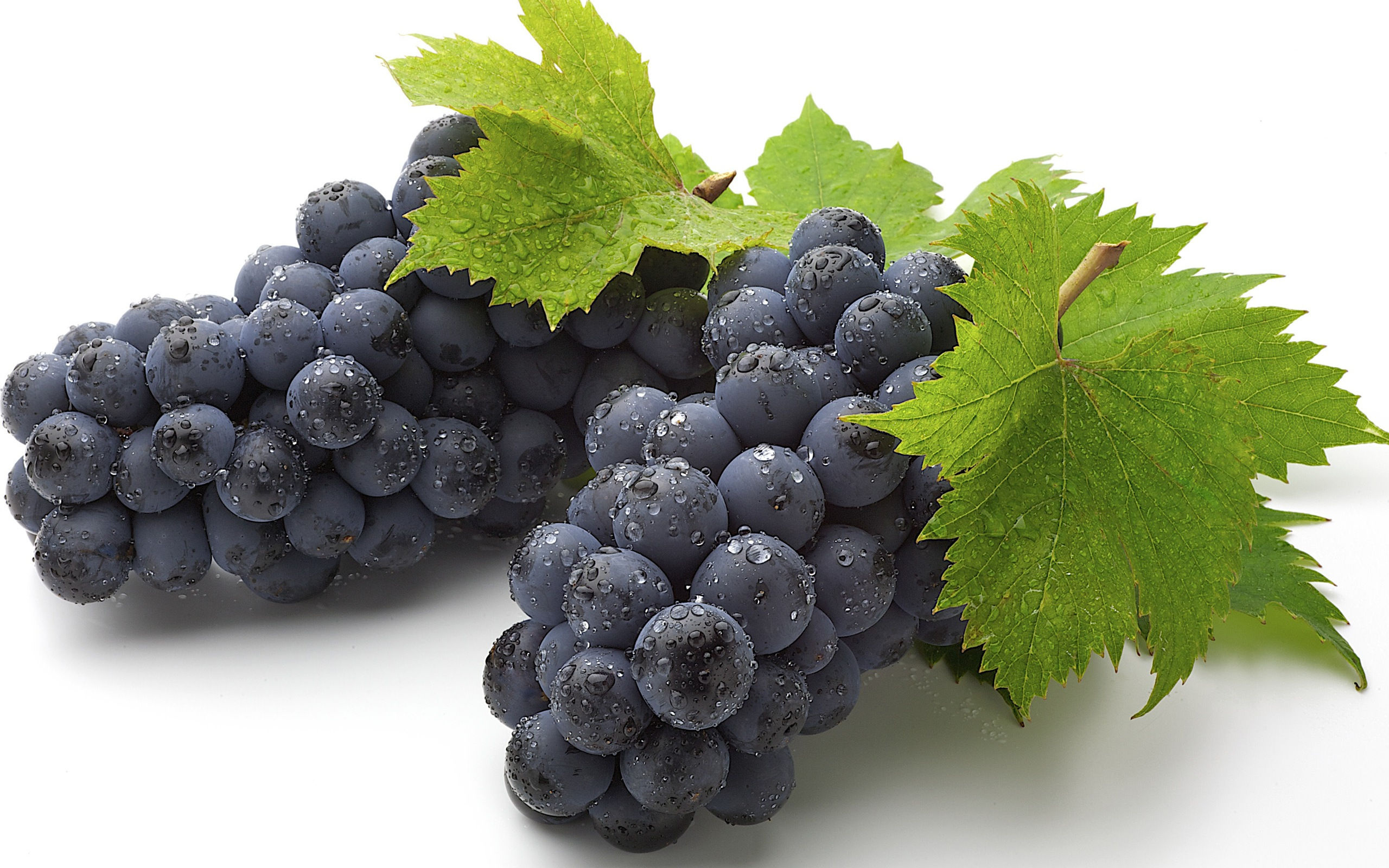 Grapes: Contain powerful antioxidants known as polyphenols. 2560x1600 HD Background.