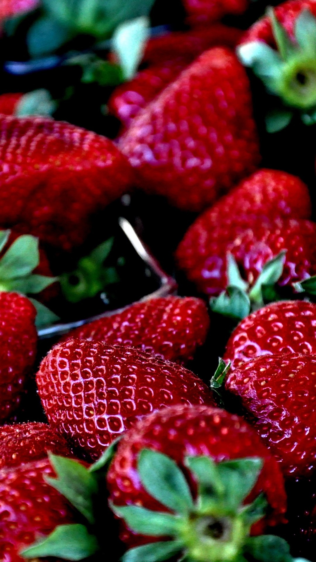 Strawberry: Fruit contains many tiny individual fruits, which are embedded in the flesh. 1080x1920 Full HD Wallpaper.