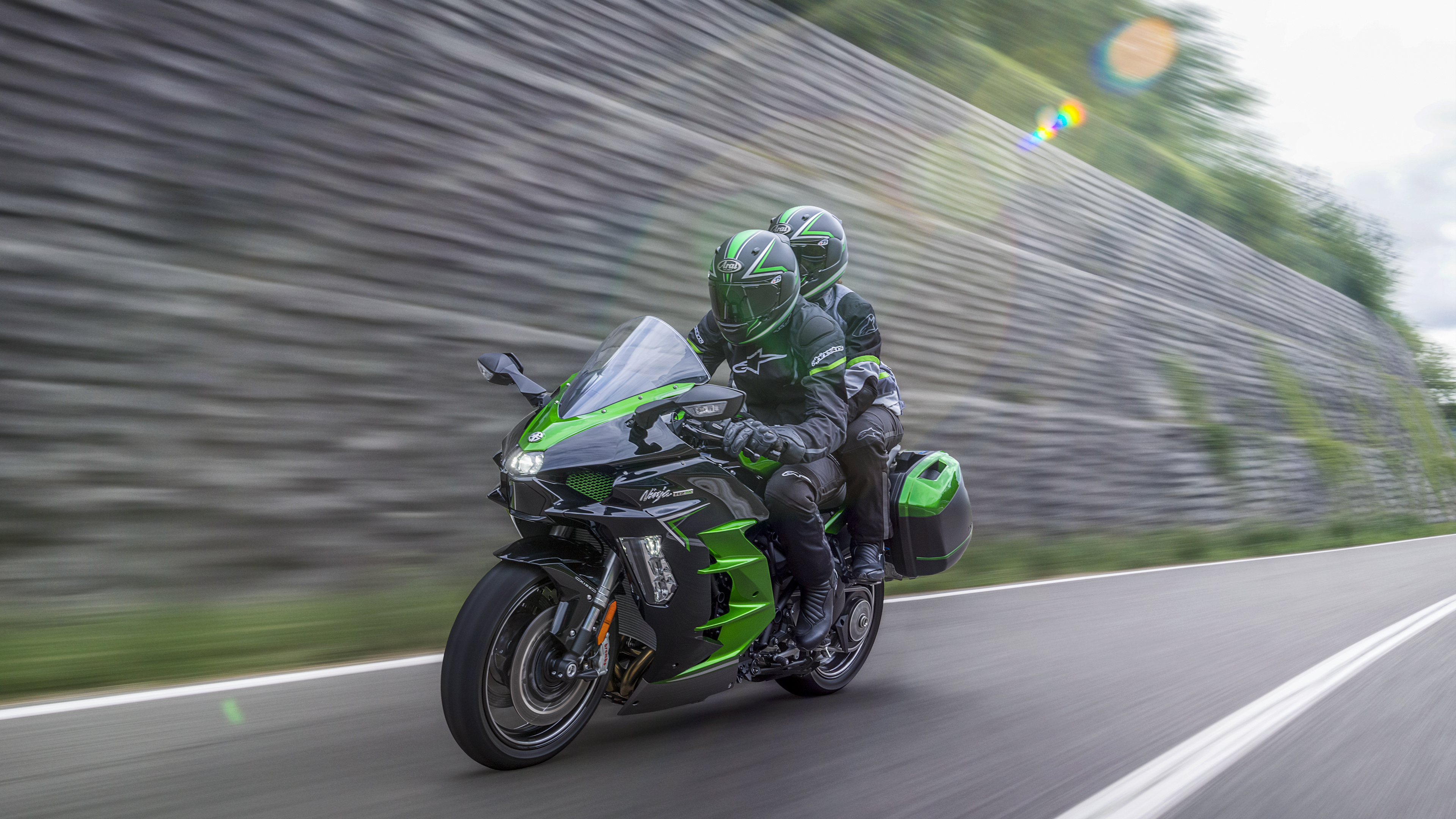 Kawasaki Ninja H2, Supercharged sportbike, Cutting-edge technology, Unmatched power, 3840x2160 4K Desktop