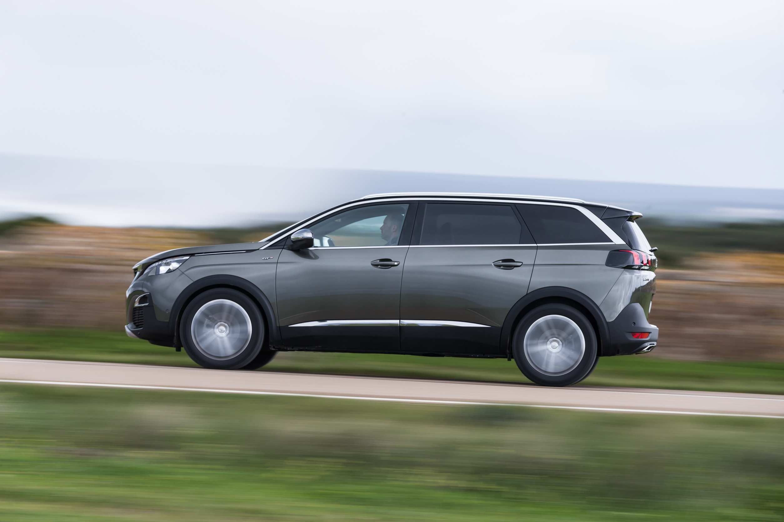 Peugeot 5008, SUV transformation, All-rounder test, Auto and travel magazine, 2510x1680 HD Desktop