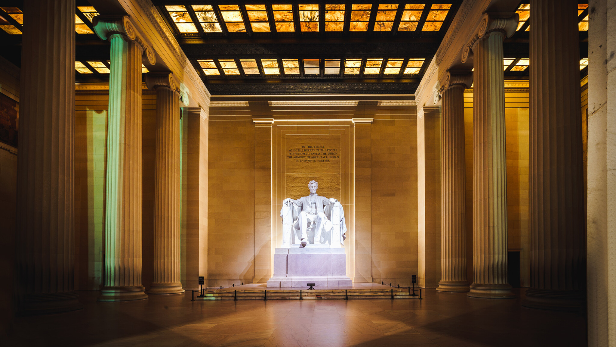 Lincoln Memorial: The 36 columns represent the states of the Union at the time of Lincoln's death. 2050x1160 HD Wallpaper.
