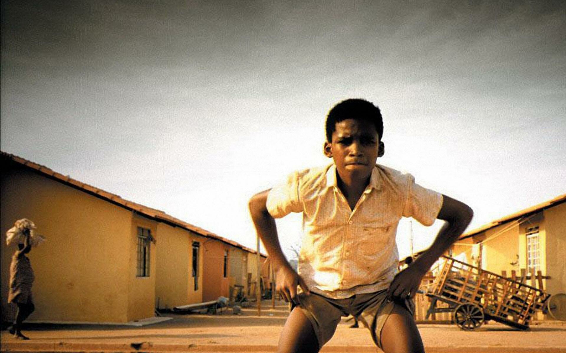 City of God: Alexandre Rodrigues as Rocket, the narrator, who dreams of becoming a photographer. 1920x1200 HD Wallpaper.