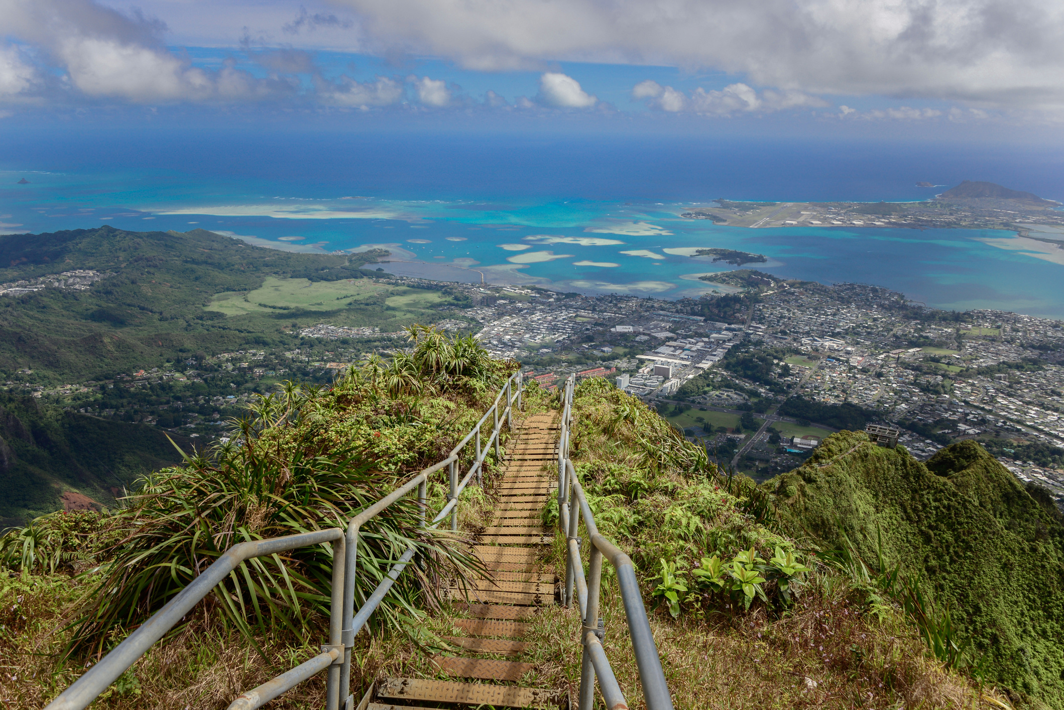 Haiku, Hawaii, Climbing on closed, Stairway to Heaven, 2120x1420 HD Desktop