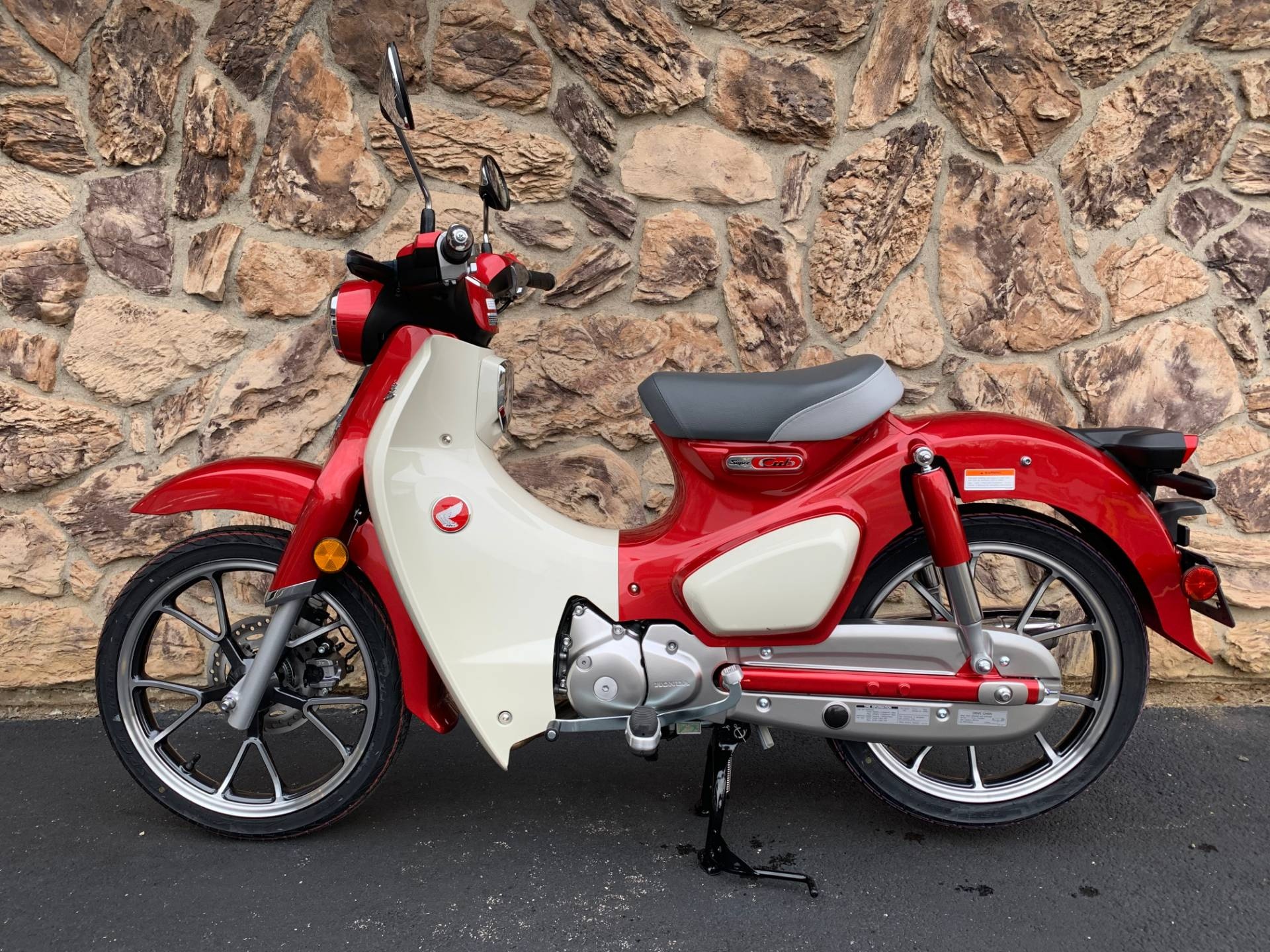 Honda Super Cub, Sleek and stylish, Iconic motorcycle, Perfect urban commute, 1920x1440 HD Desktop