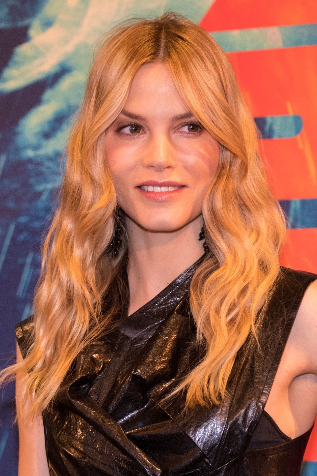 Sylvia Hoeks, Movies, Hot pictures, Sexy body, 1280x1920 HD Handy