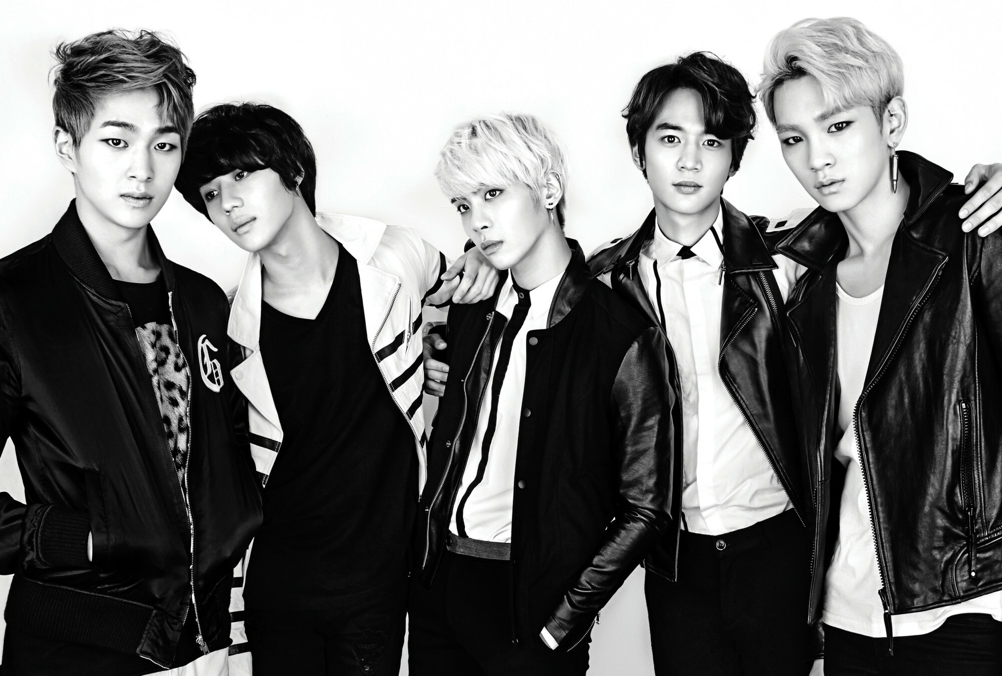 SHINee: The Japanese version of their single "Replay" sold over 100,000 copies. 2000x1350 HD Wallpaper.