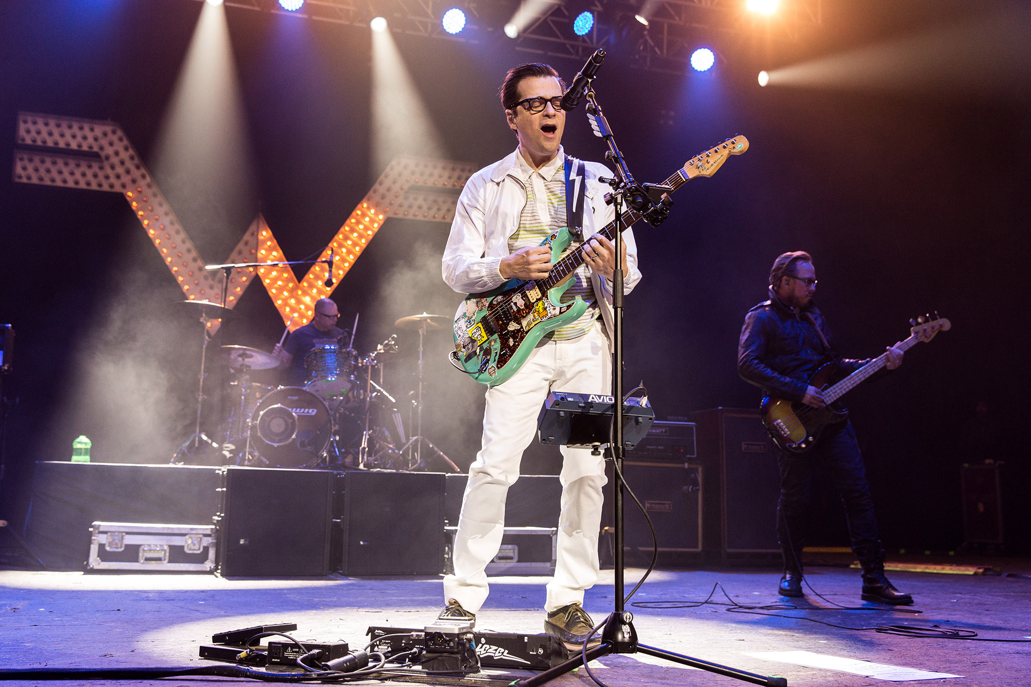 Weezer, Live review of Brixton Academy show, Exciting performance, Memorable concert experience, 2050x1370 HD Desktop