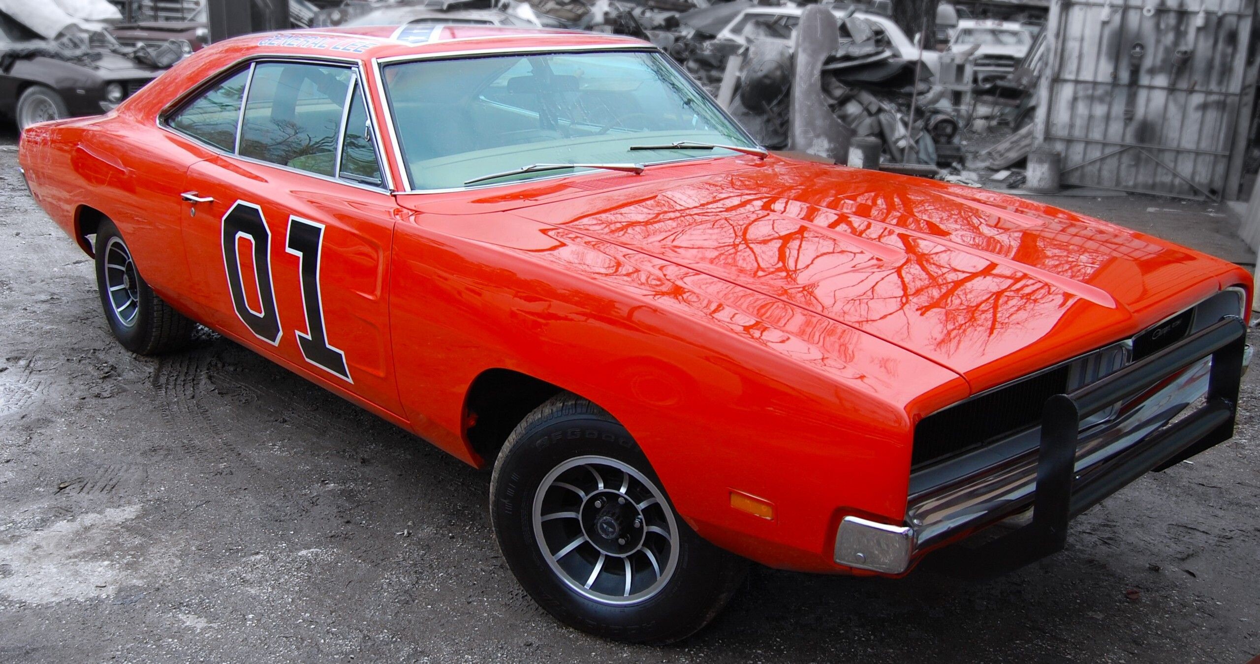 General Lee Car: Flag painted on the roof, The words "General Lee" over the doors, The number "01" on each door. 2560x1350 HD Wallpaper.