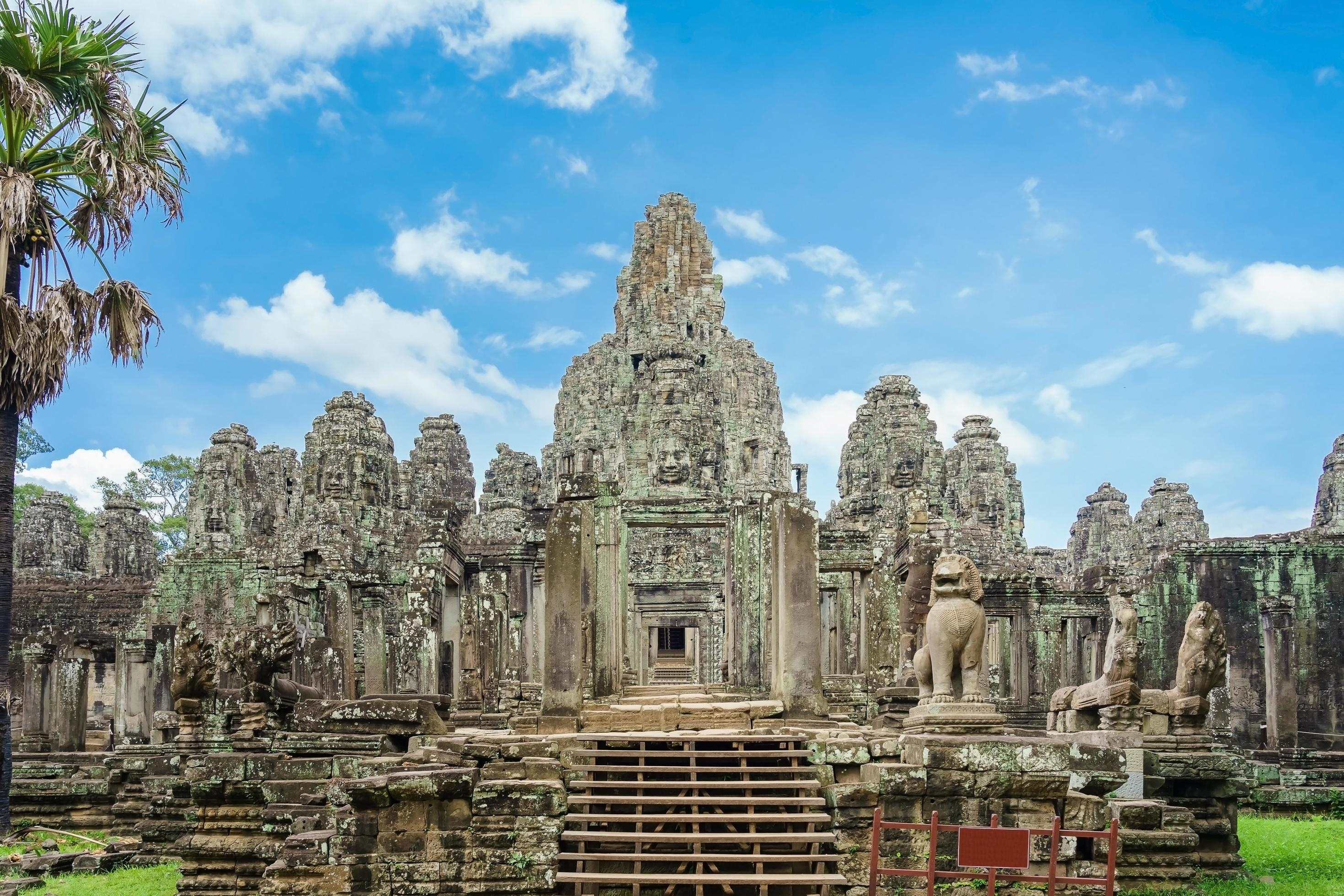 Angkor, Siem Reap, Bajon temple, Cultural marvel, 2940x1960 HD Desktop