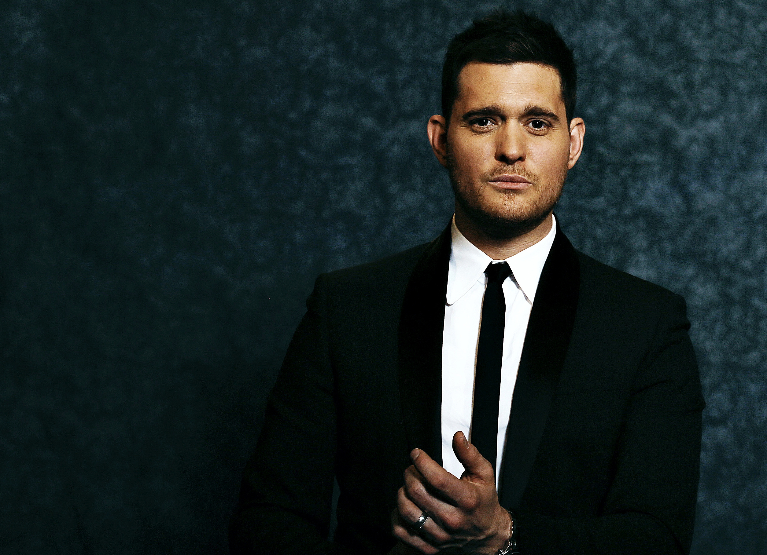Michael Buble music collection, Smooth vocals, Crooner style, Pop standards, 2510x1820 HD Desktop