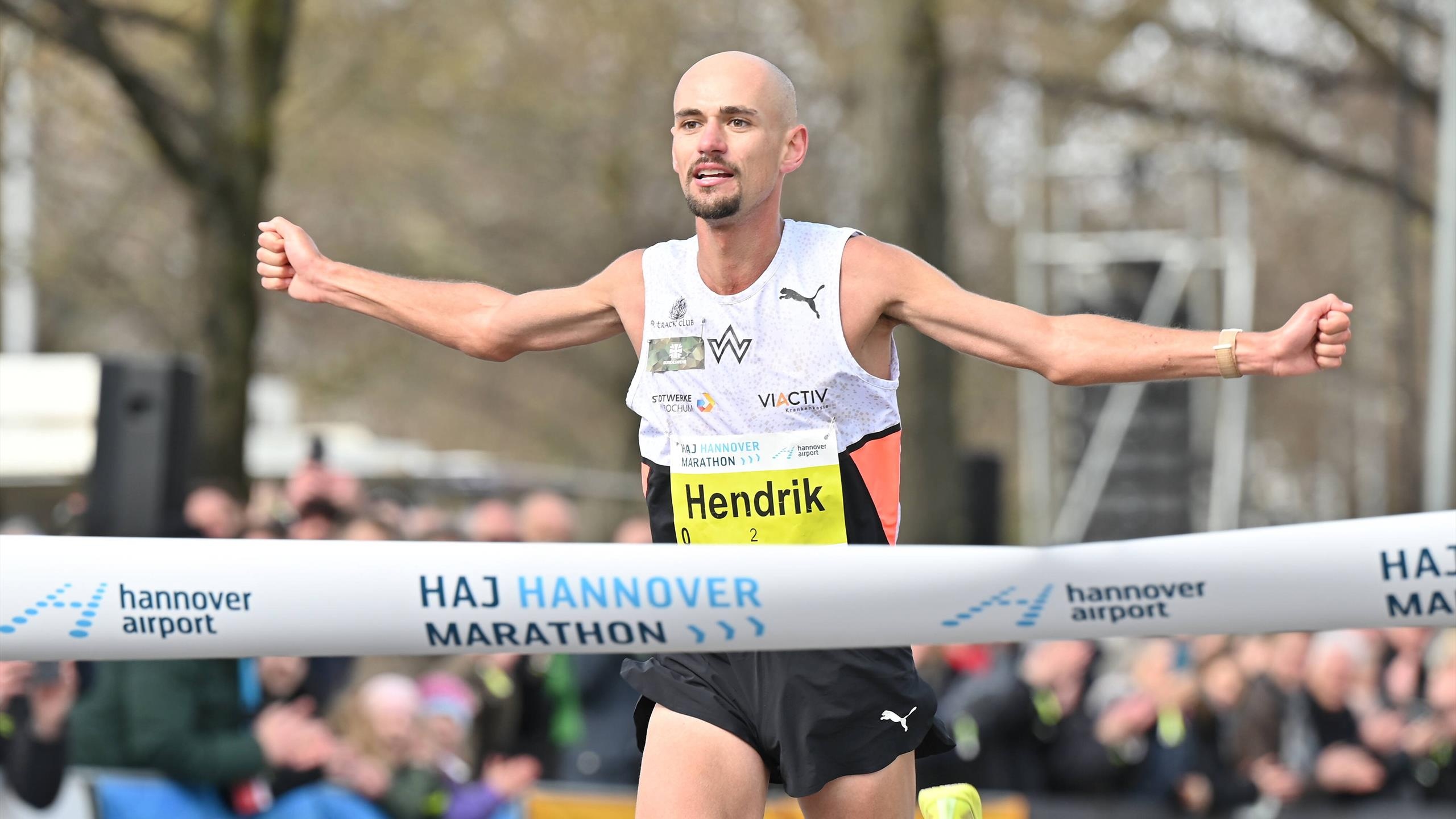 Marathon: Hendrik Pfeiffer, A German long-distance runner, Hanover, A long-distance foot race, HAJ Marathon. 2560x1440 HD Background.