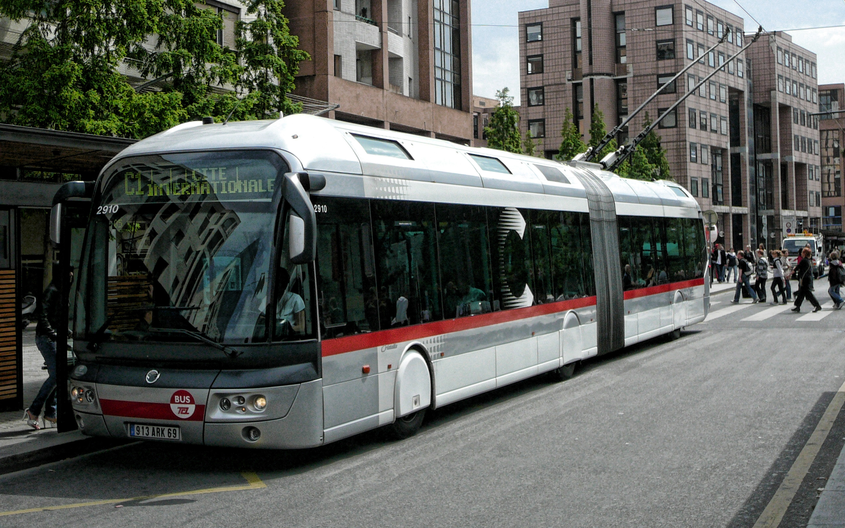 Trolleybus, Electric vehicles for, City passenger transportation, Long trolley bus, 2880x1800 HD Desktop