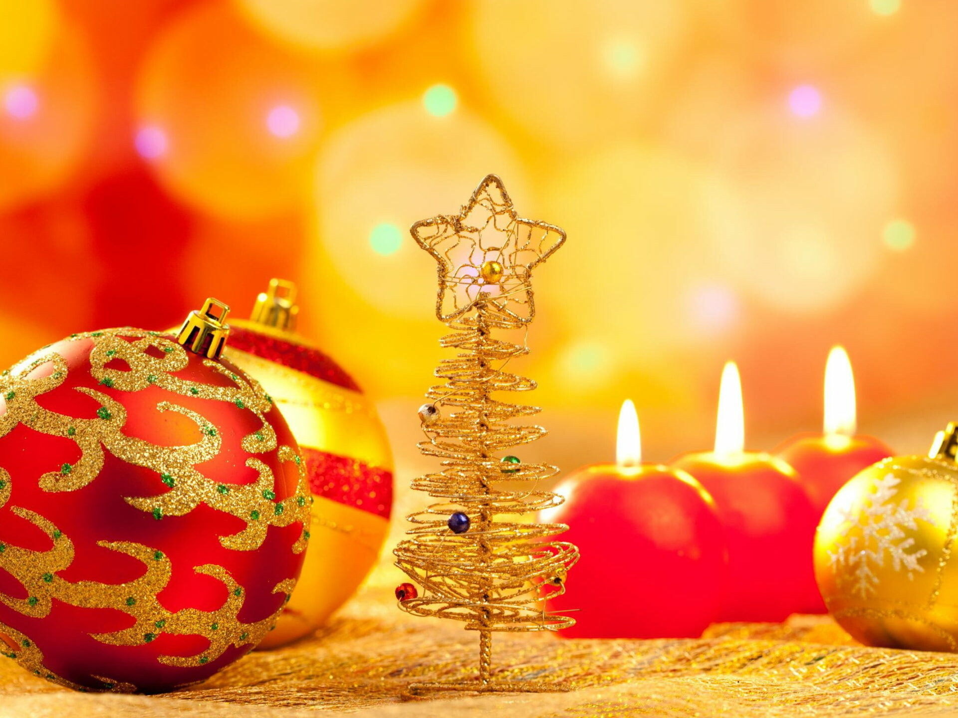 Decorations: Happy New Year, Christmas ornaments, Candles, Toys. 1920x1440 HD Background.