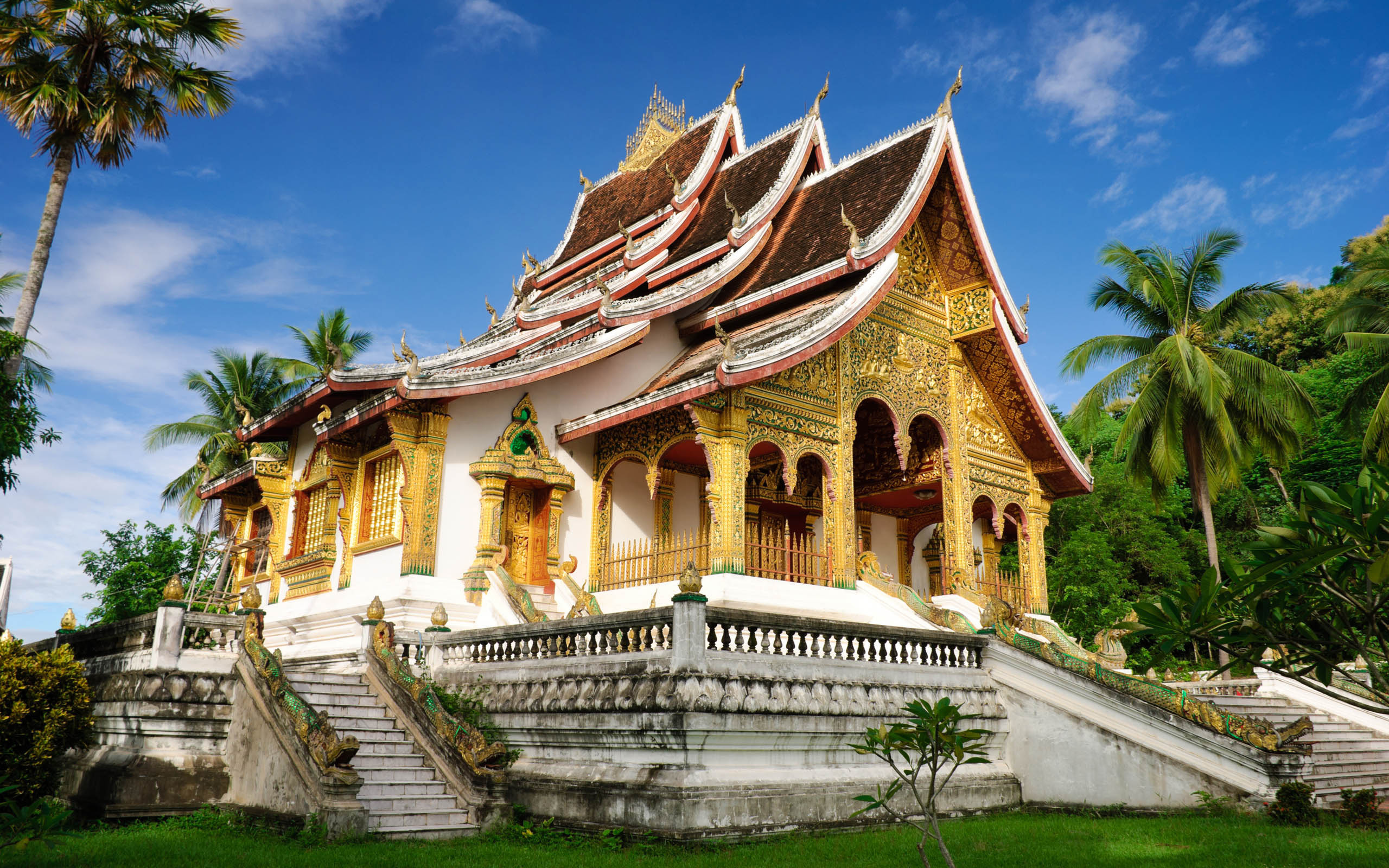 Temple in Luang Prabang, Royal Palace Museum, Laos Golden Tropics, 2560x1600 HD Desktop