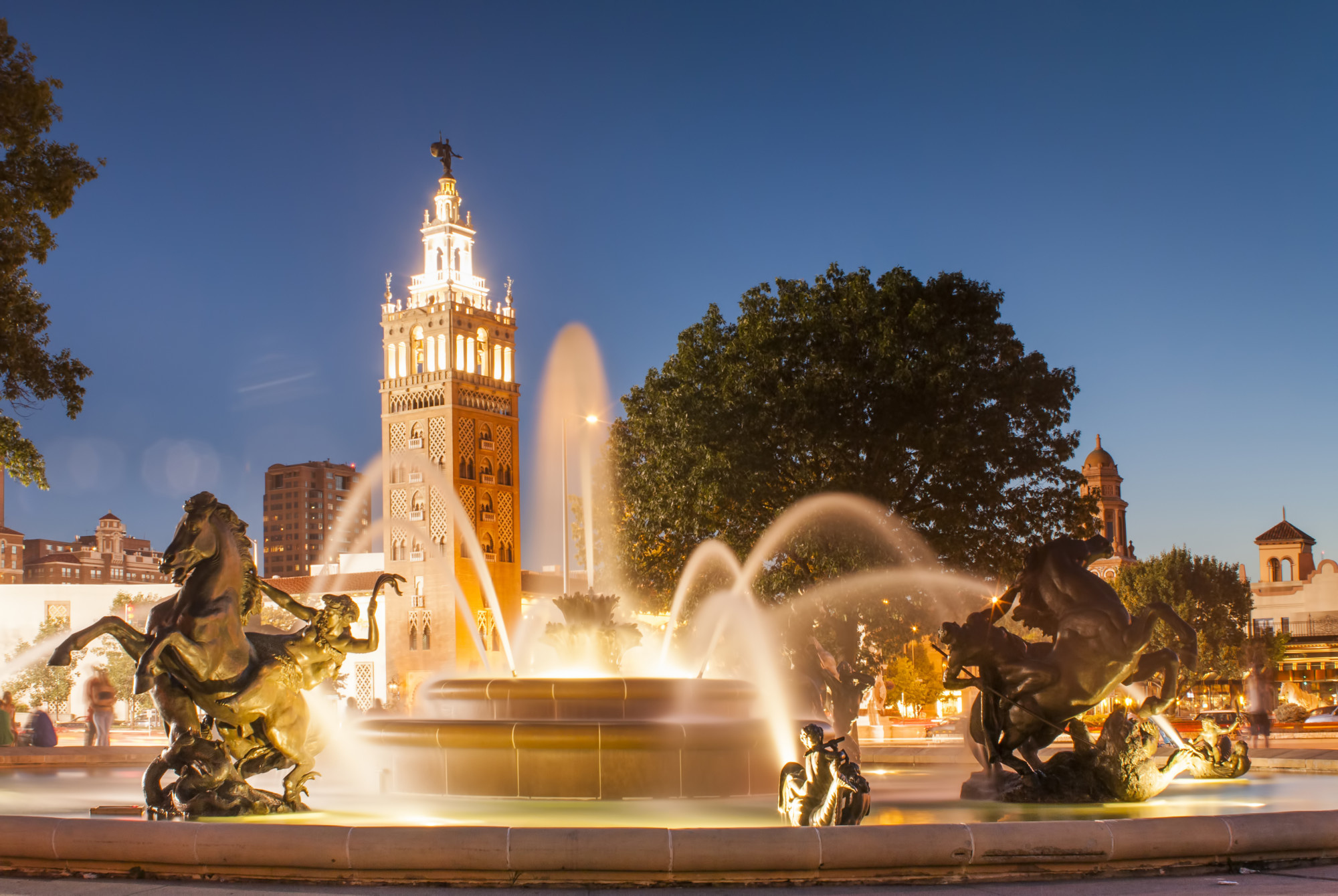Kansas City: Missouri, Comprises more than 240 neighborhoods, Fountain. 2000x1340 HD Wallpaper.