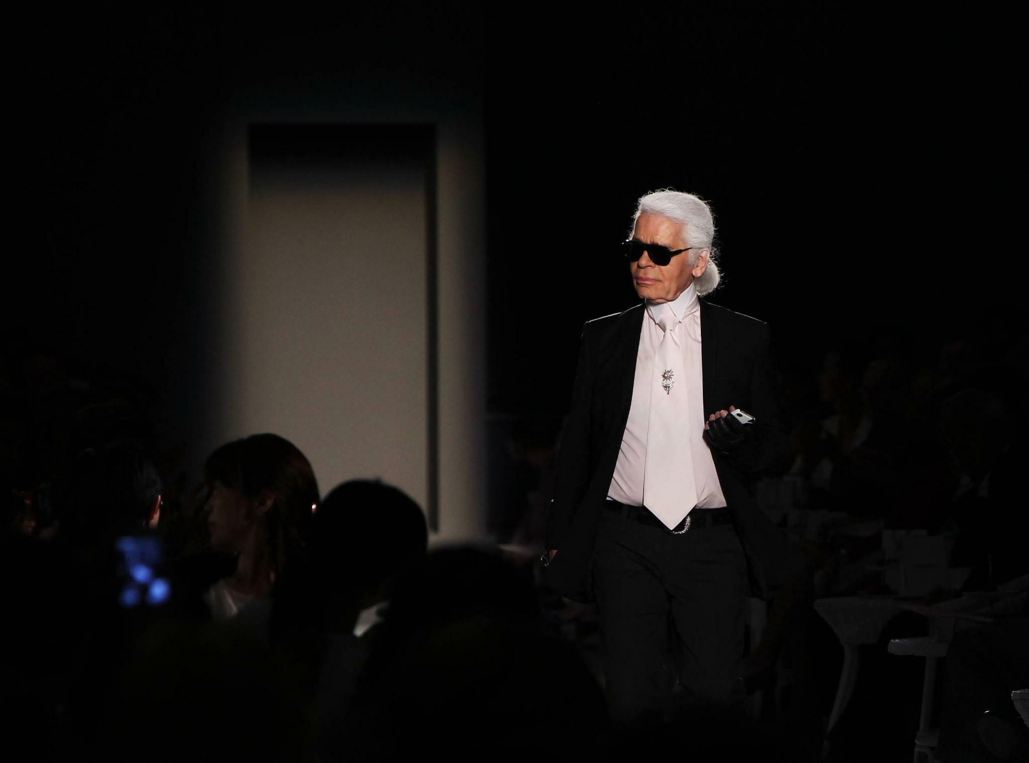 Karl Lagerfeld, Perfect fashion designer, Tagesspiegel article, 2050x1520 HD Desktop
