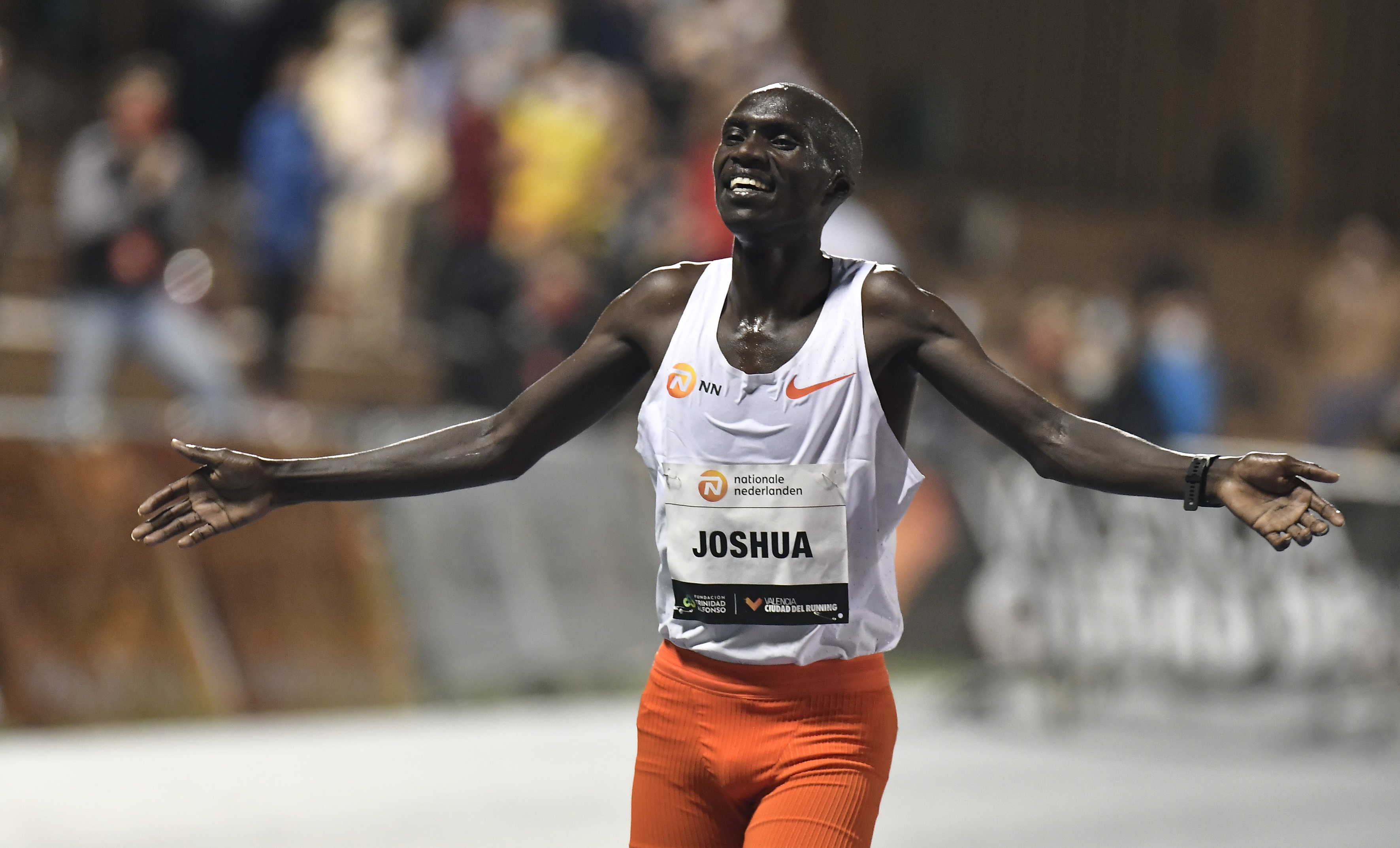 Joshua Cheptegei, African athletes in Olympics, CNN video, 3550x2150 HD Desktop