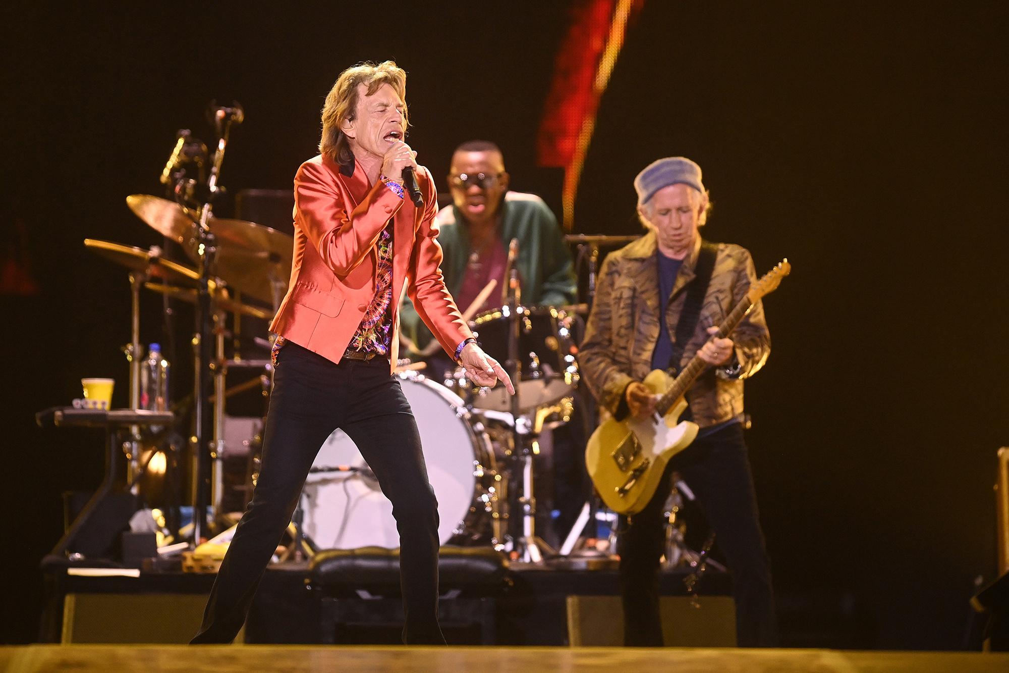 The Rolling Stones, Classic song performance, Tour kickoff, Rock music energy, 2000x1340 HD Desktop