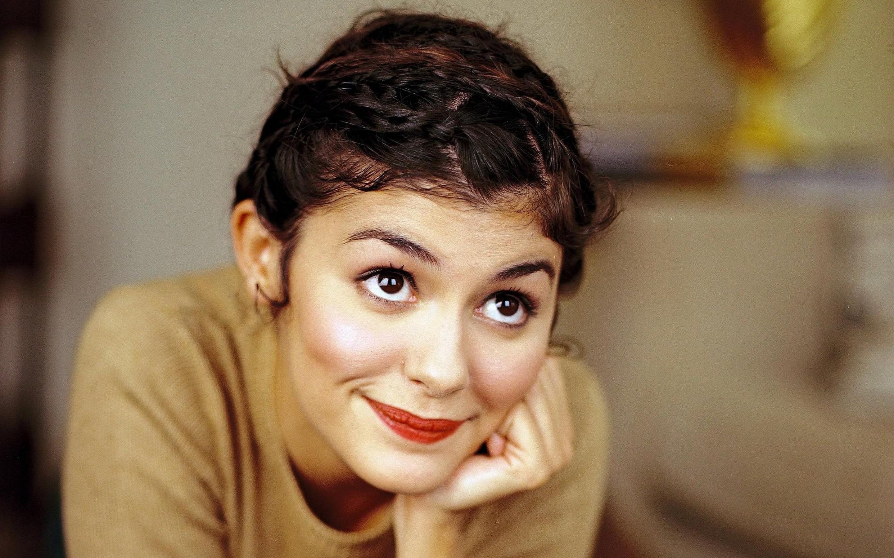 Audrey Tautou: Academy of Motion Picture Arts and Sciences, Film Debut In "Venus Beauty Institute", 1999. 2880x1800 HD Wallpaper.