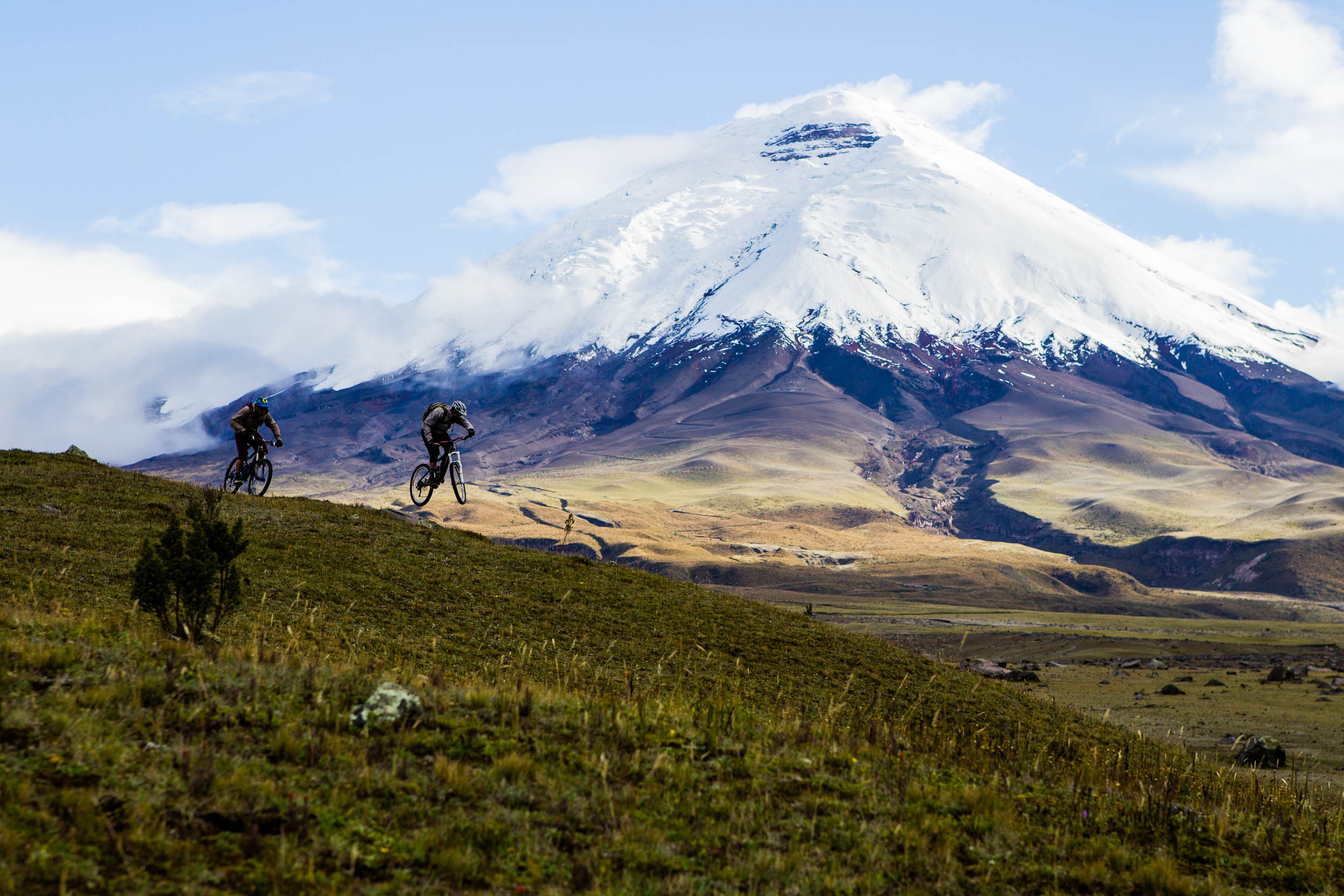 Ecuador: One of the highest active volcanoes in the world, Cotopaxi Province. 2500x1670 HD Background.