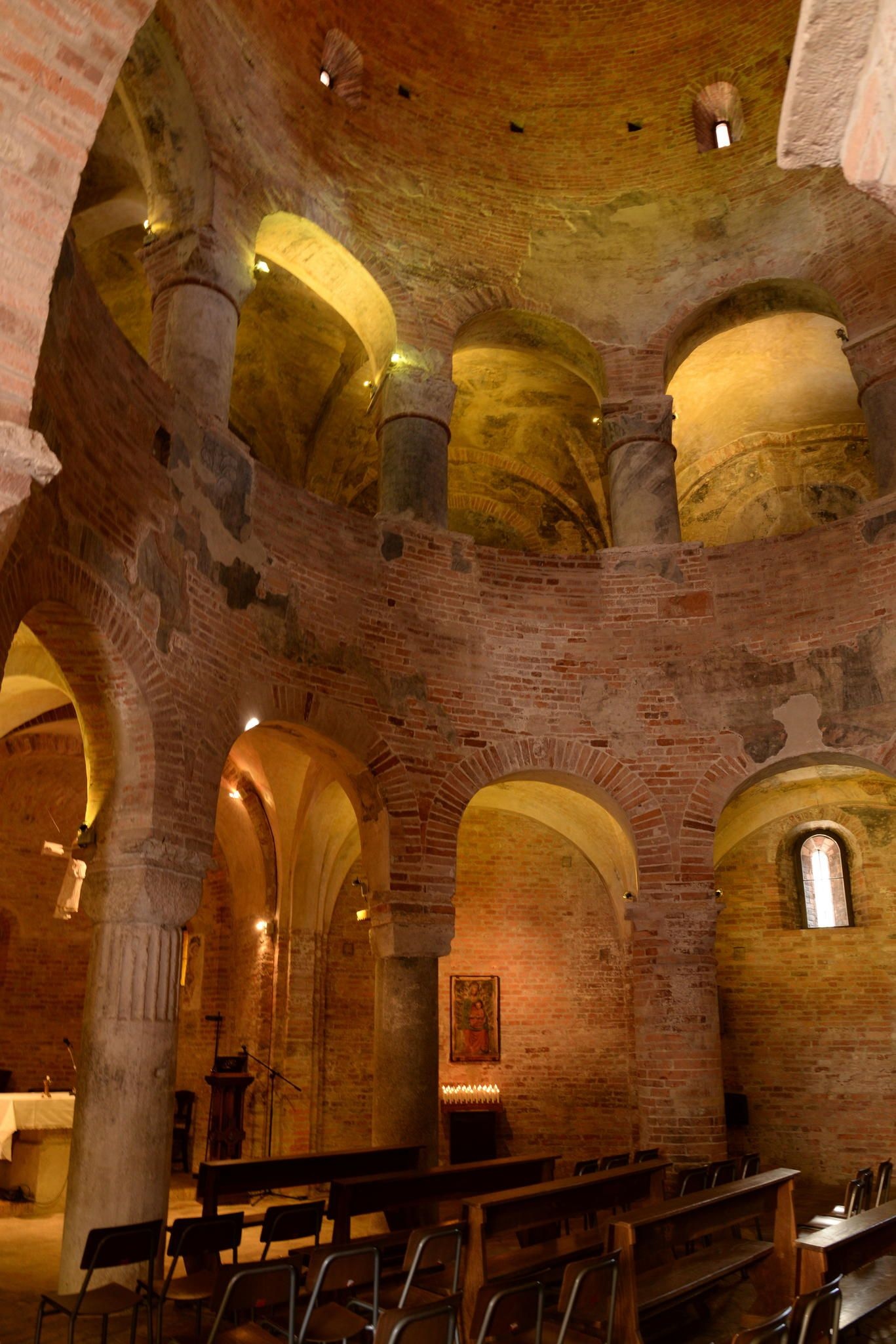 Rotonda di San Lorenzo, Historic Mantova, Umbria region, Italian heritage, 1370x2050 HD Phone