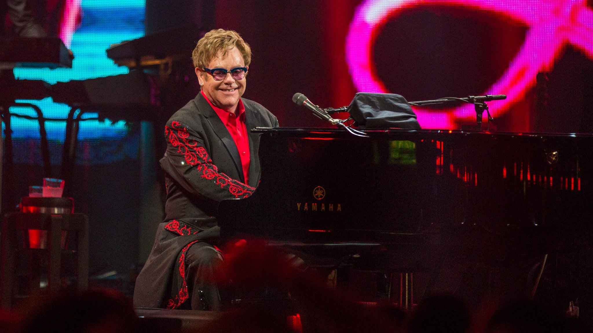 Elton John, Pop glam, Classic piano concert, Wallpaper, 2050x1160 HD Desktop