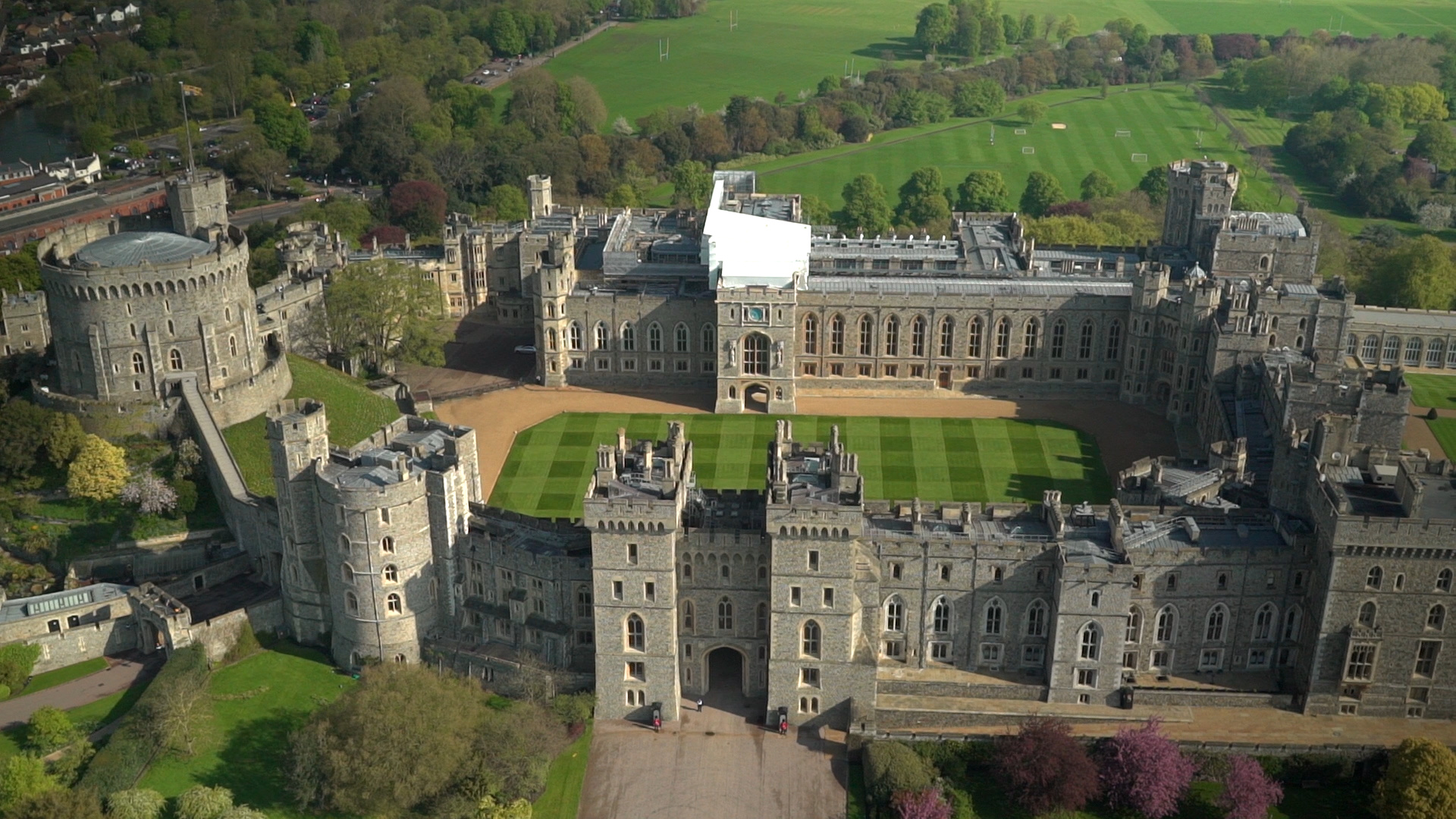 Aerial view, London Marathon, Drone filming, Windsor Castle, 1920x1080 Full HD Desktop