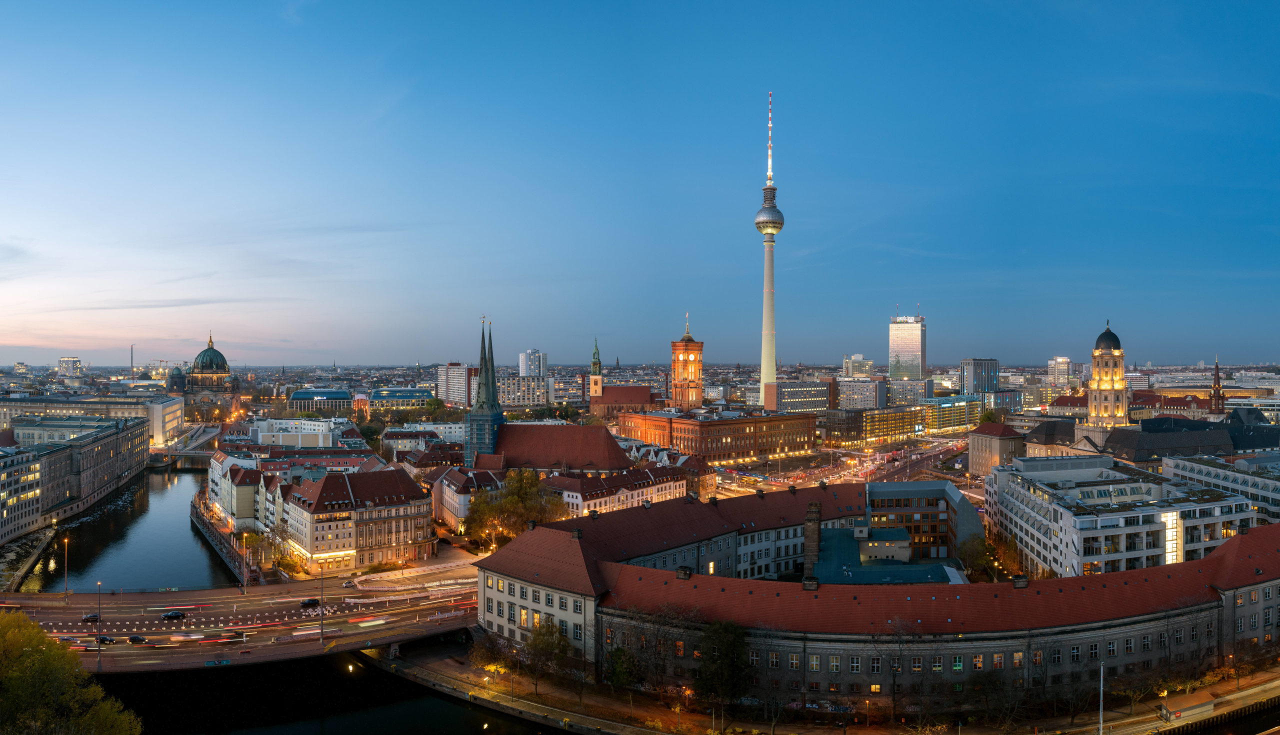 Berlin Mitte, Heart of the city, Best tips, Local insights, 2560x1470 HD Desktop