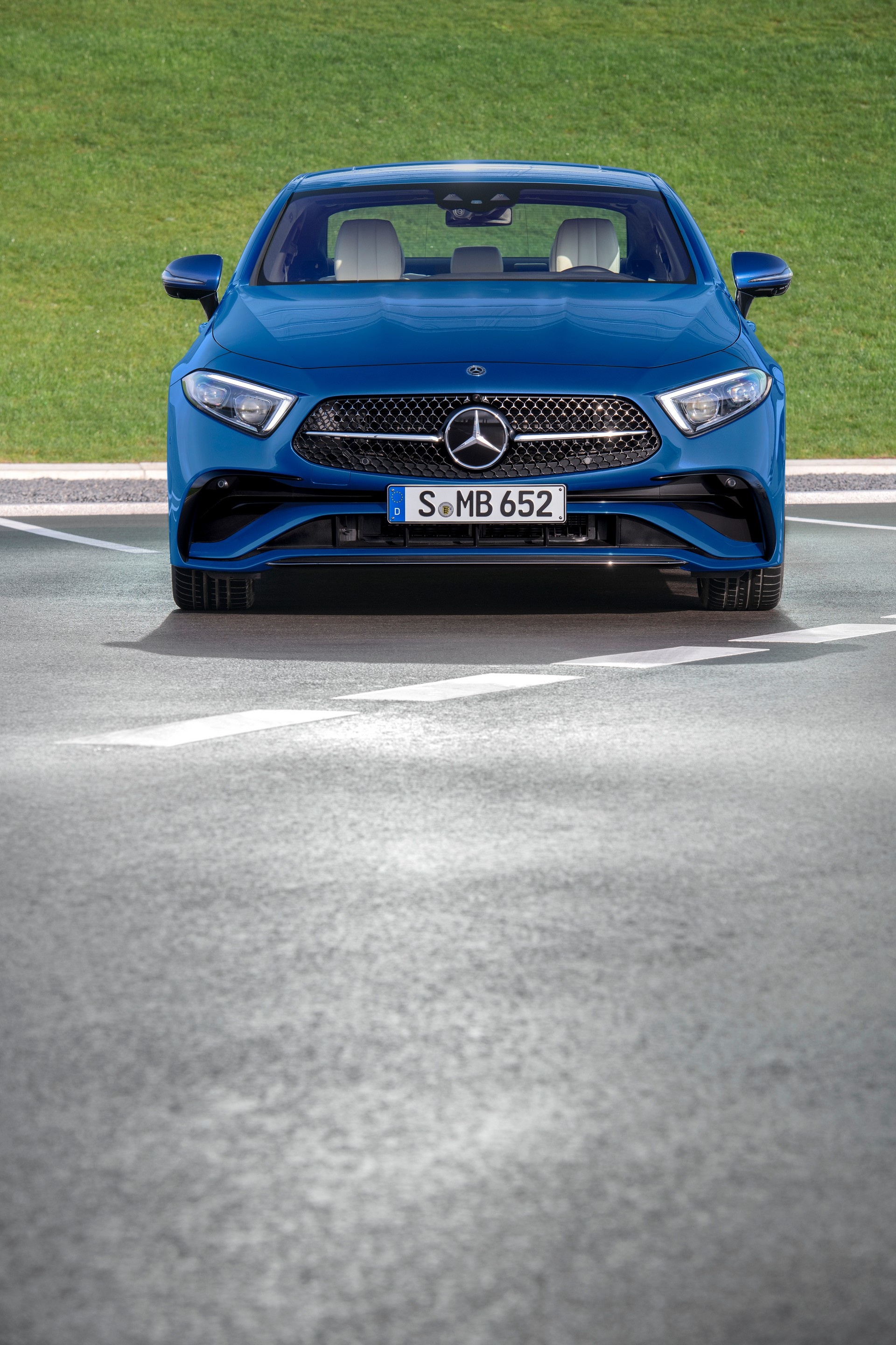Mercedes-Benz CLS, Auto elegance, AMG line, Front view, 1920x2880 HD Phone