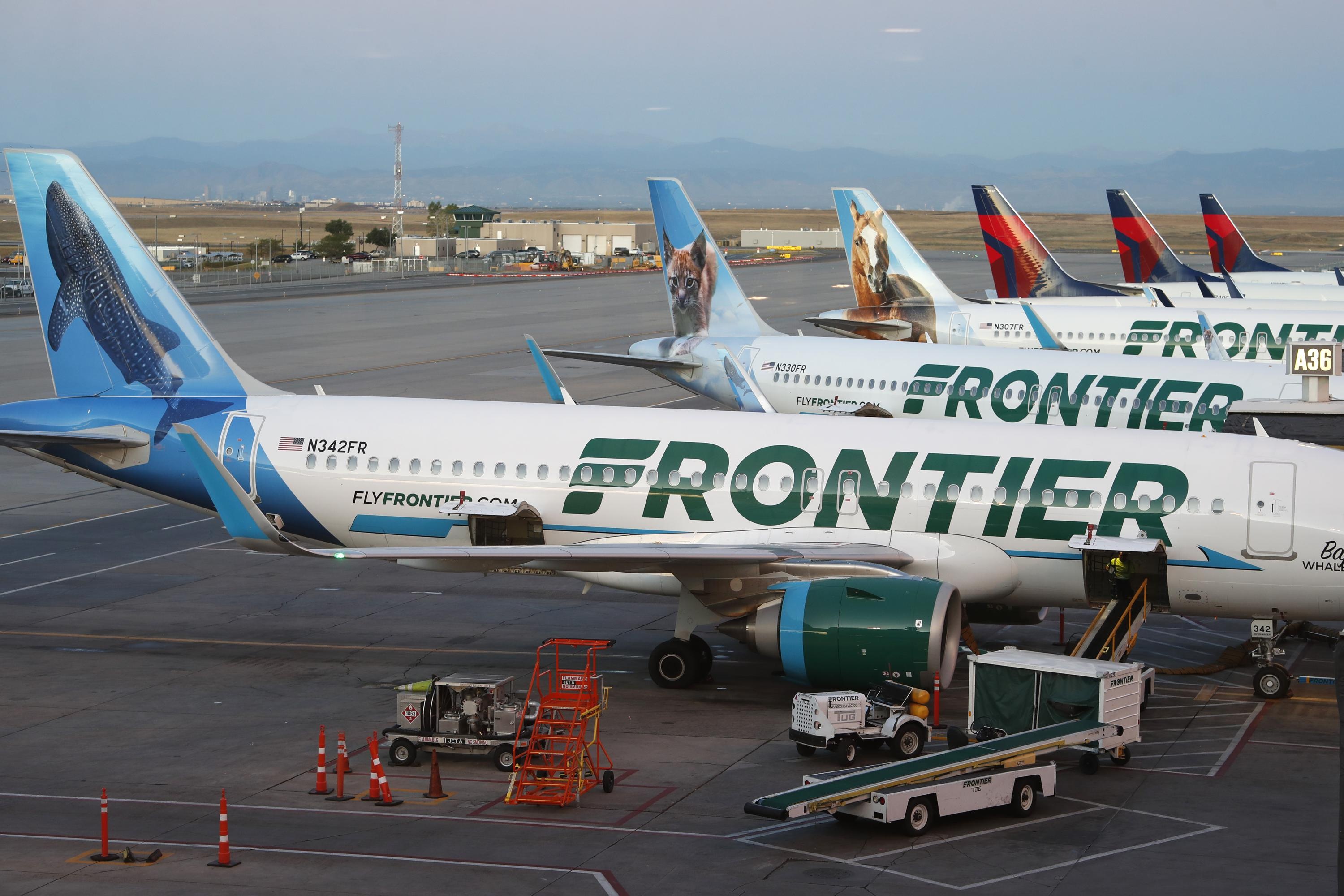 Frontier Airlines, Flight attendants settle, Discrimination suit AP, 3000x2000 HD Desktop