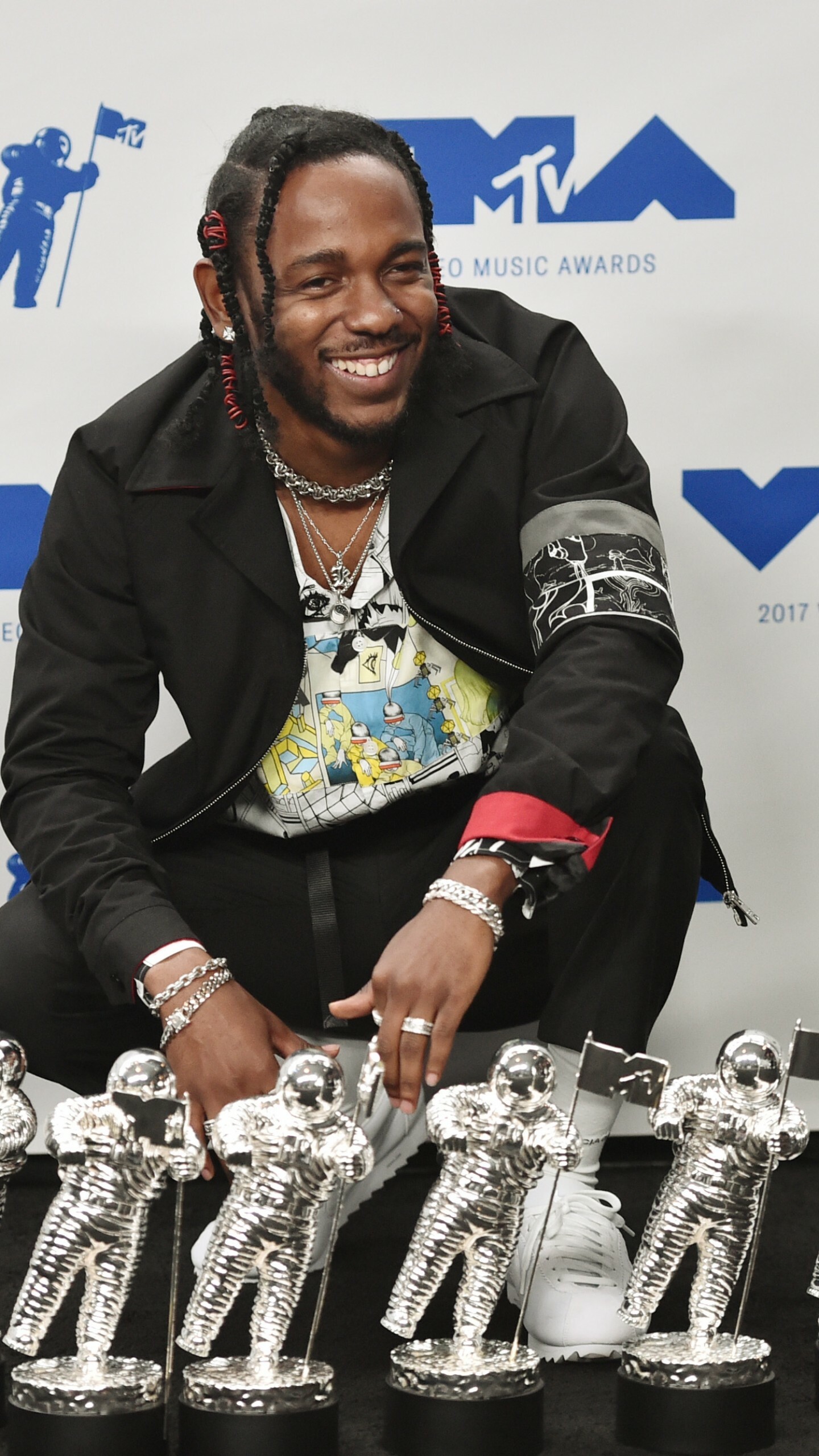 Kendrick Lamar: MTV Video Music Awards 2017, An American rapper and songwriter. 1440x2560 HD Wallpaper.