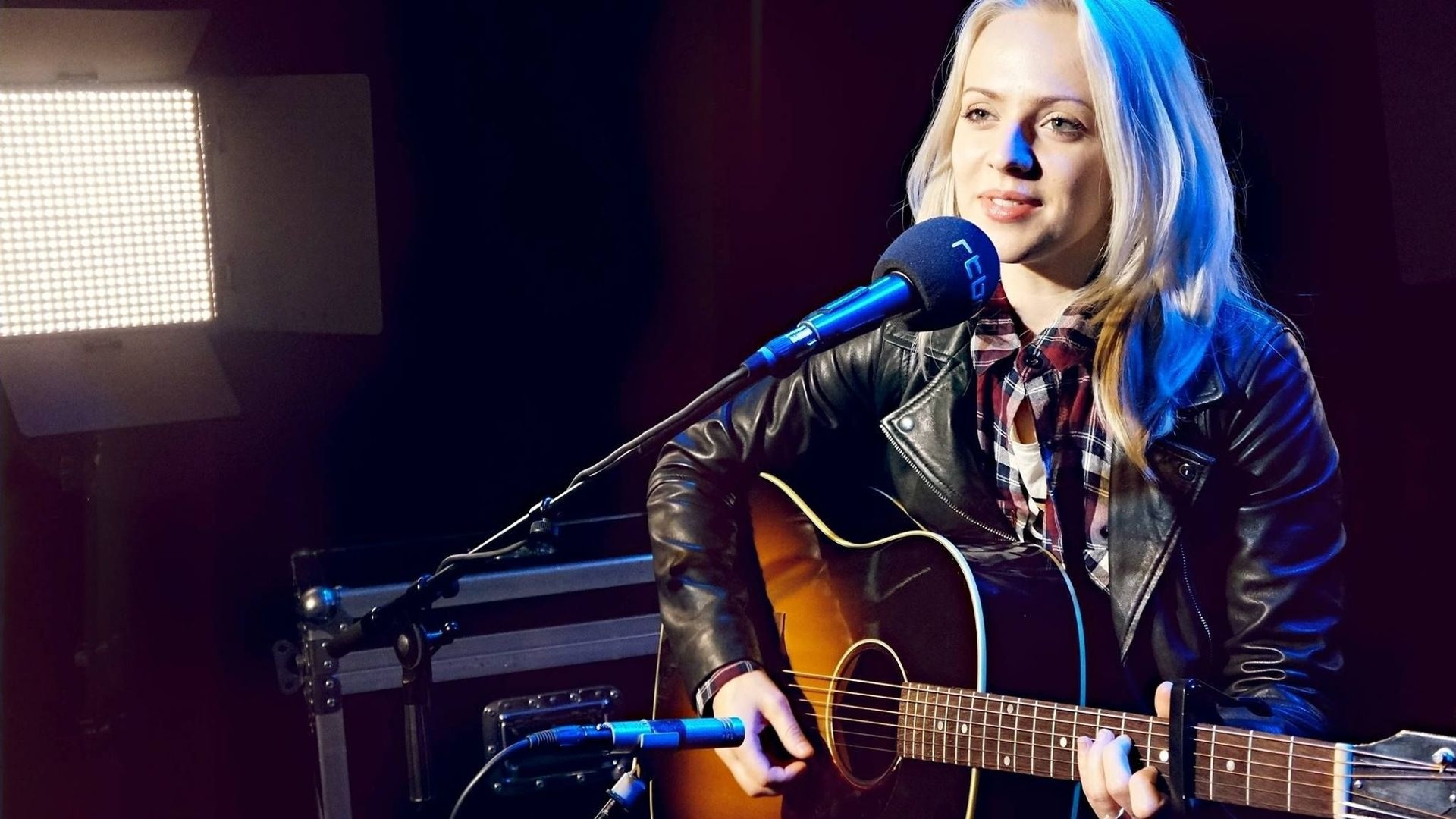 Madilyn Bailey, Rendition of a hit, Emotional journey, Captivating storytelling, 1920x1080 Full HD Desktop