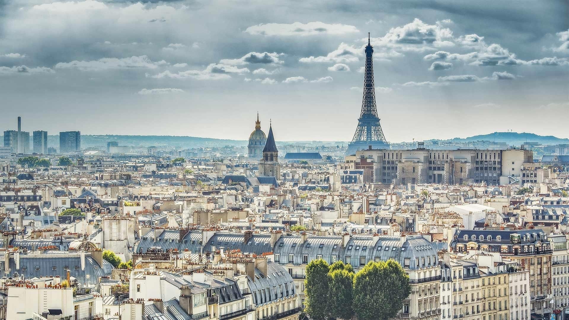 Paris: popular destination for travelers from all over the globe, France, Cityscape. 1920x1080 Full HD Background.
