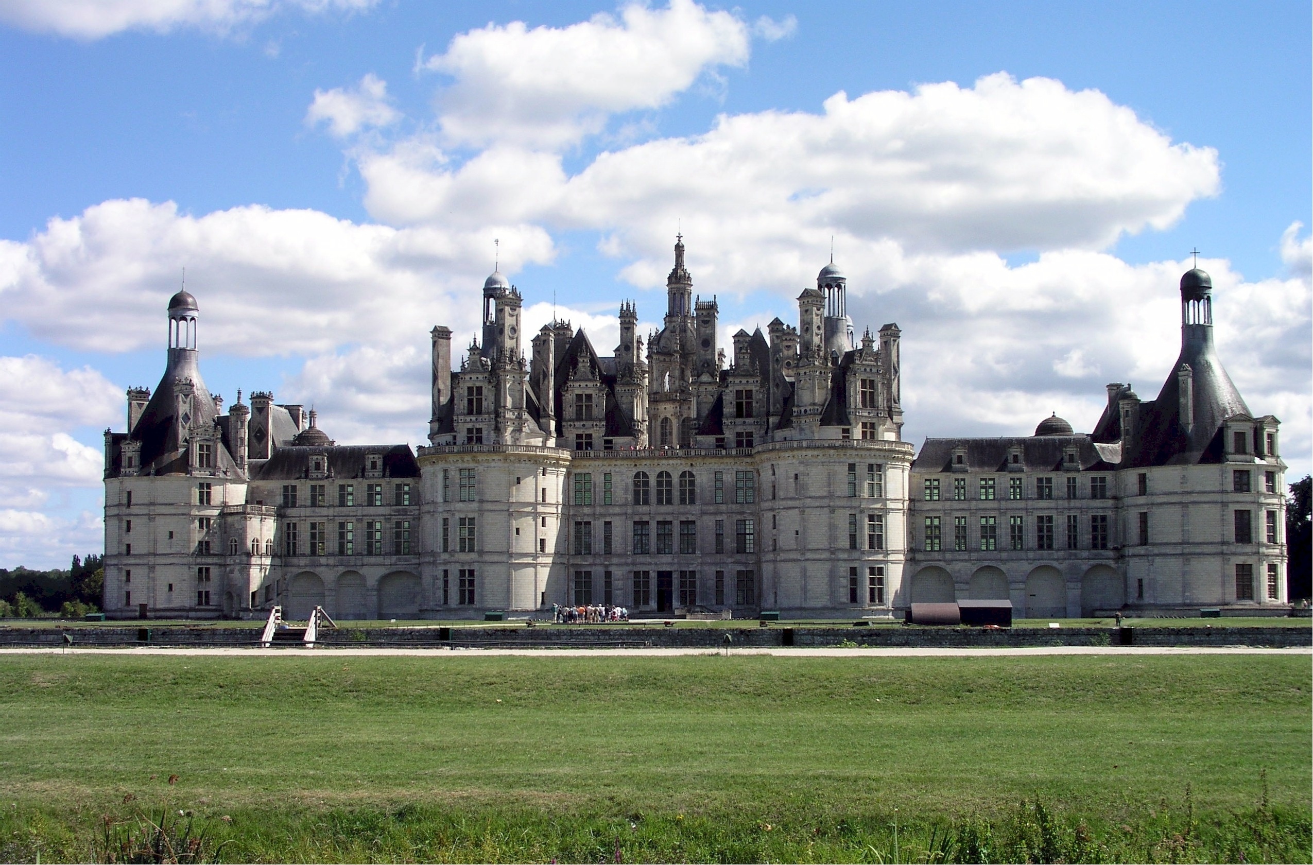 Architecture castle, Chateau De Chambord, Free download, Jooinn, 2550x1680 HD Desktop